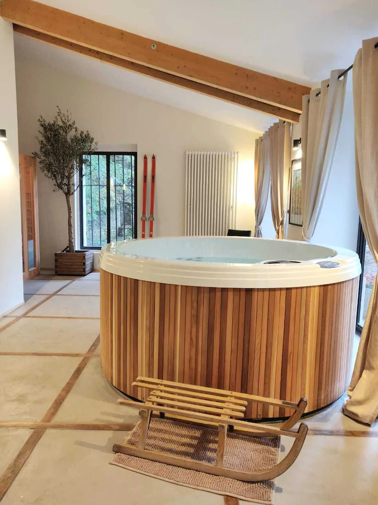 Lyon Country House