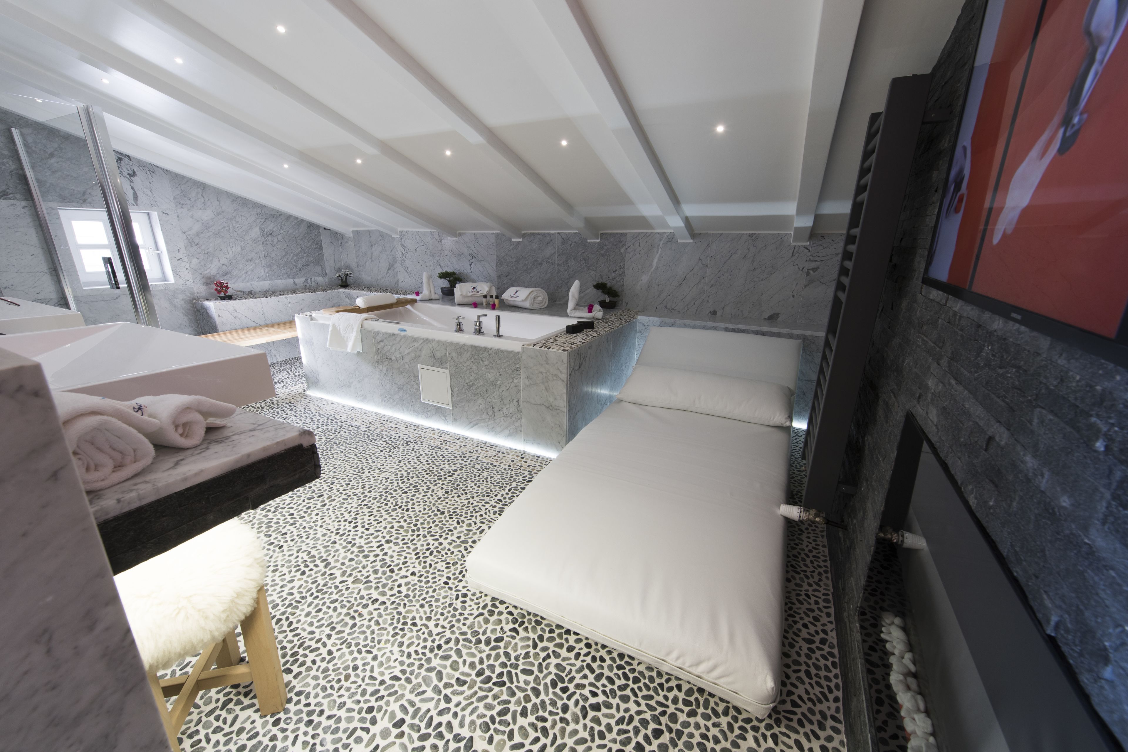 Snow Lodge Hotel