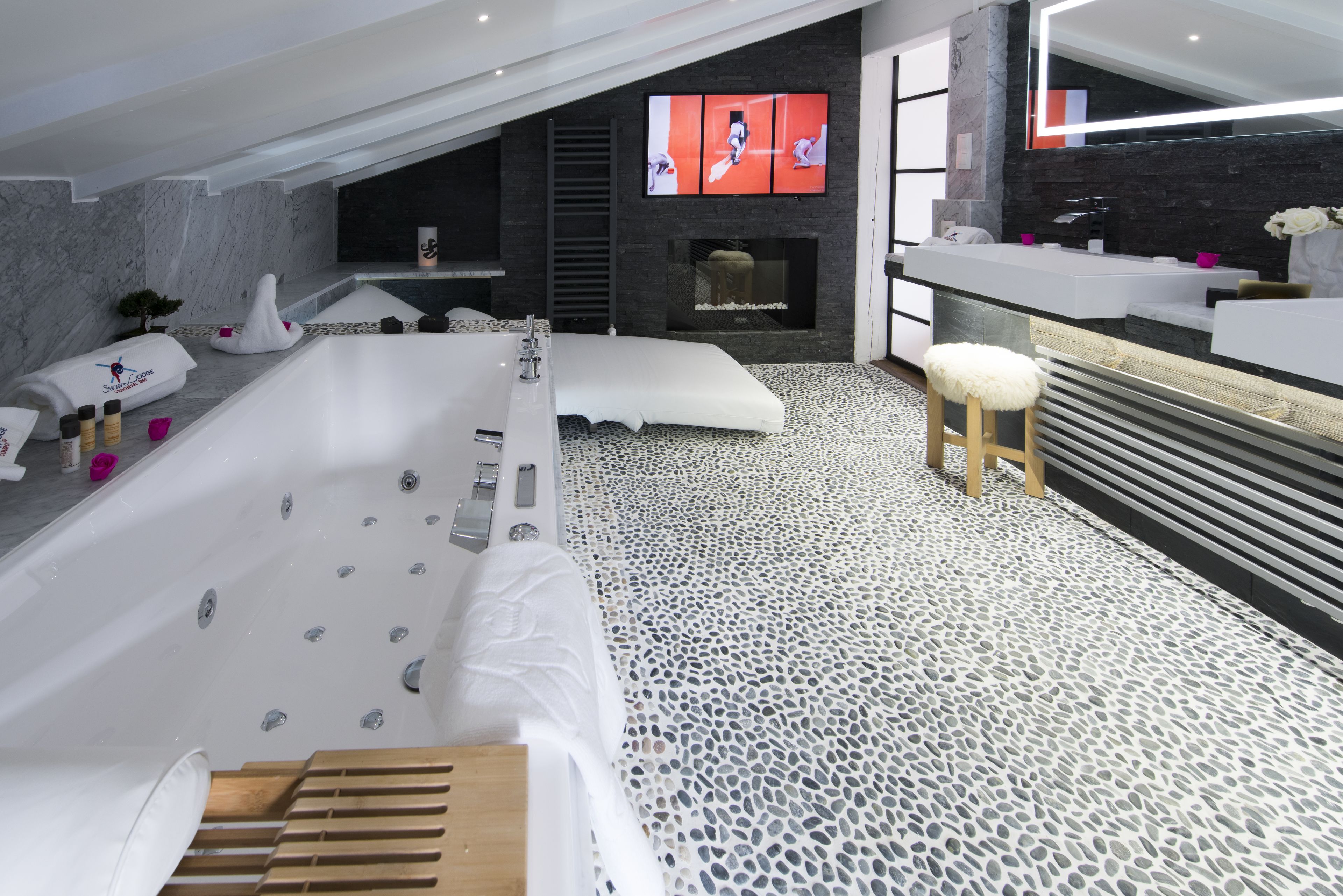 Snow Lodge Hotel