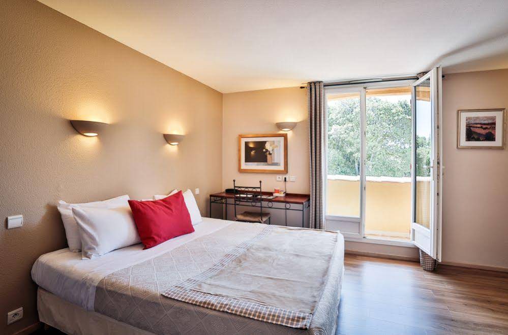 Logis La Bastide De Grignan Hotel & Restaurant La Chênaie