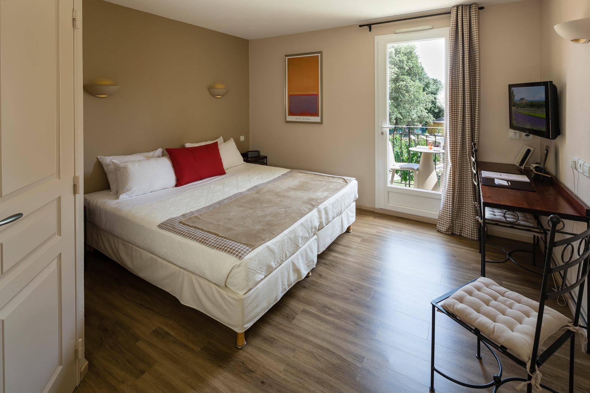 Logis La Bastide De Grignan Hotel & Restaurant La Chênaie