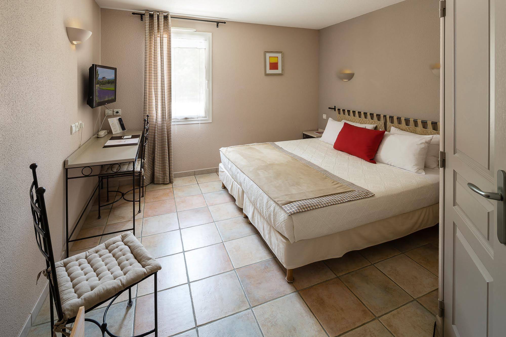 Logis La Bastide De Grignan Hotel & Restaurant La Chênaie
