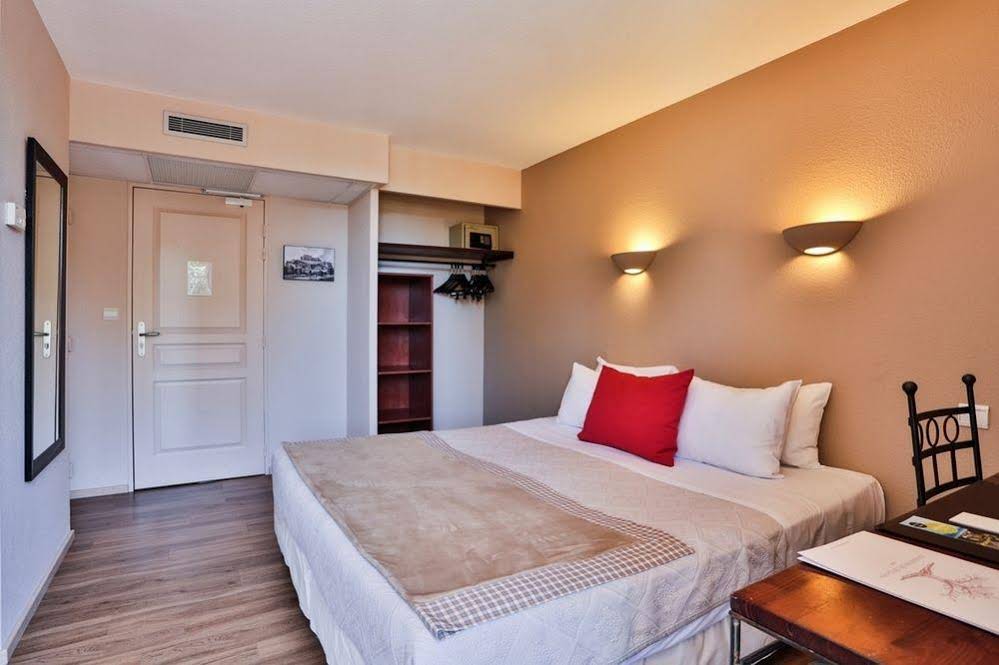 Logis La Bastide De Grignan Hotel & Restaurant La Chênaie