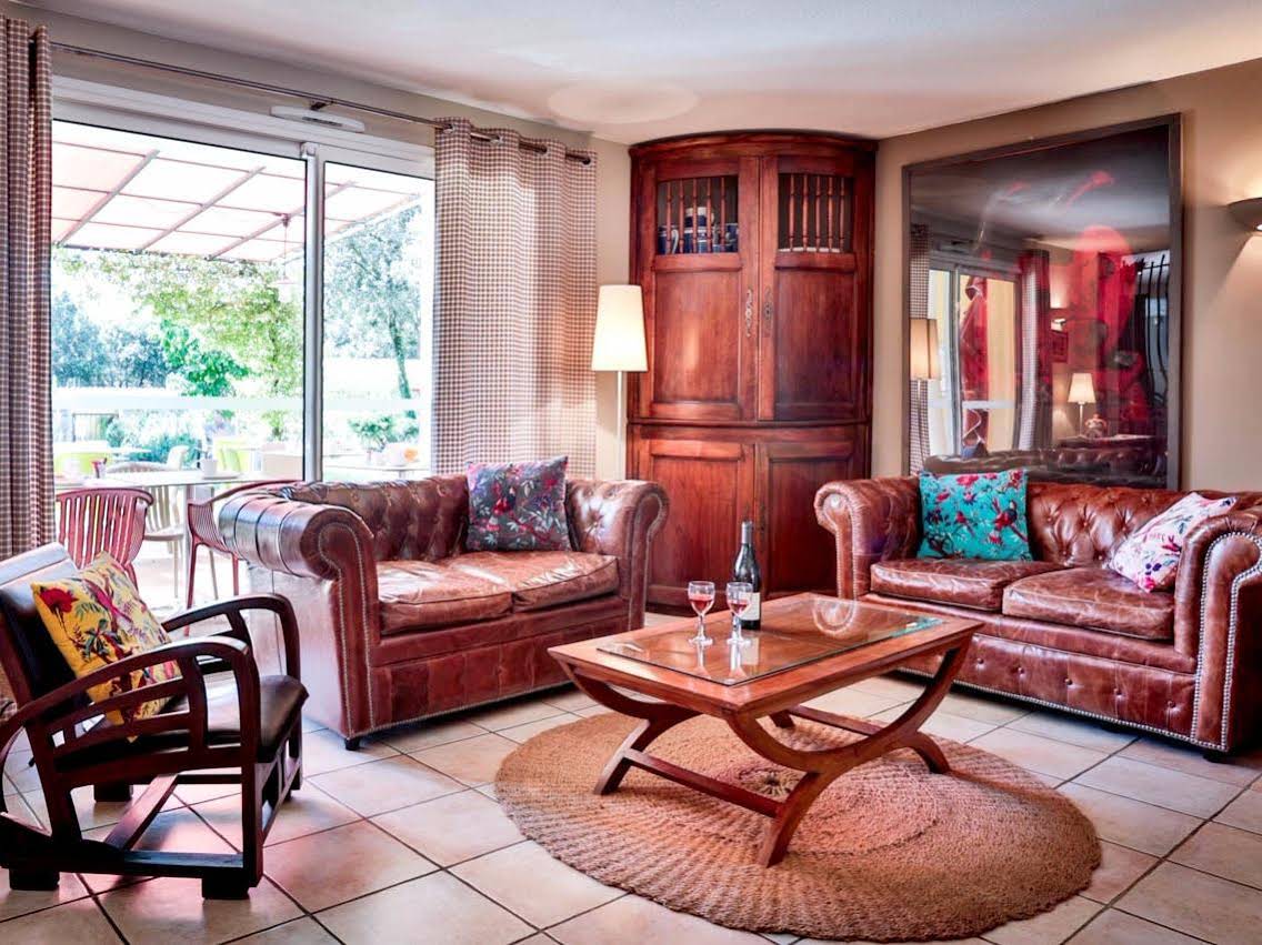 Logis La Bastide De Grignan Hotel & Restaurant La Chênaie