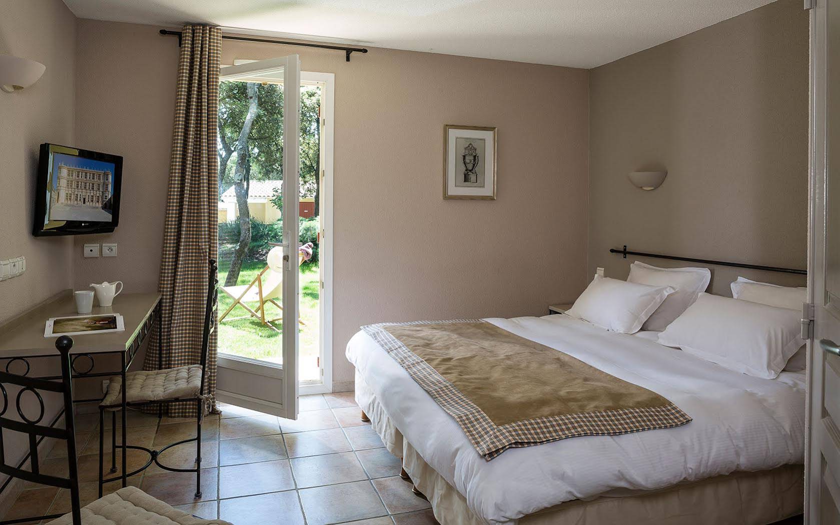 Logis La Bastide De Grignan Hotel & Restaurant La Chênaie