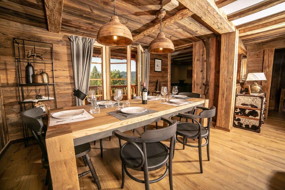 Kashmyre Chalet Luxe Chauffeur Sauna