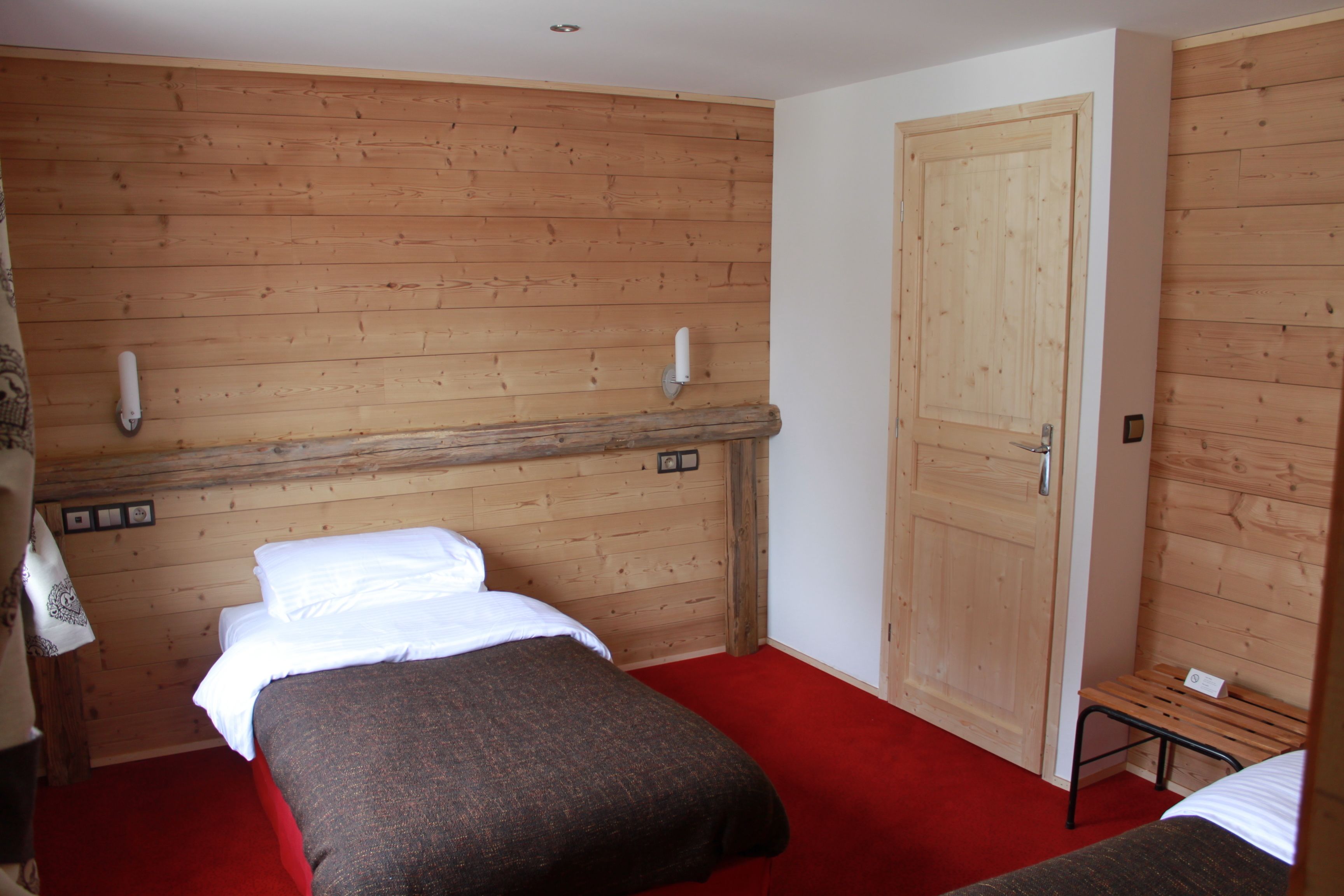 Hotel Base Camp Lodge