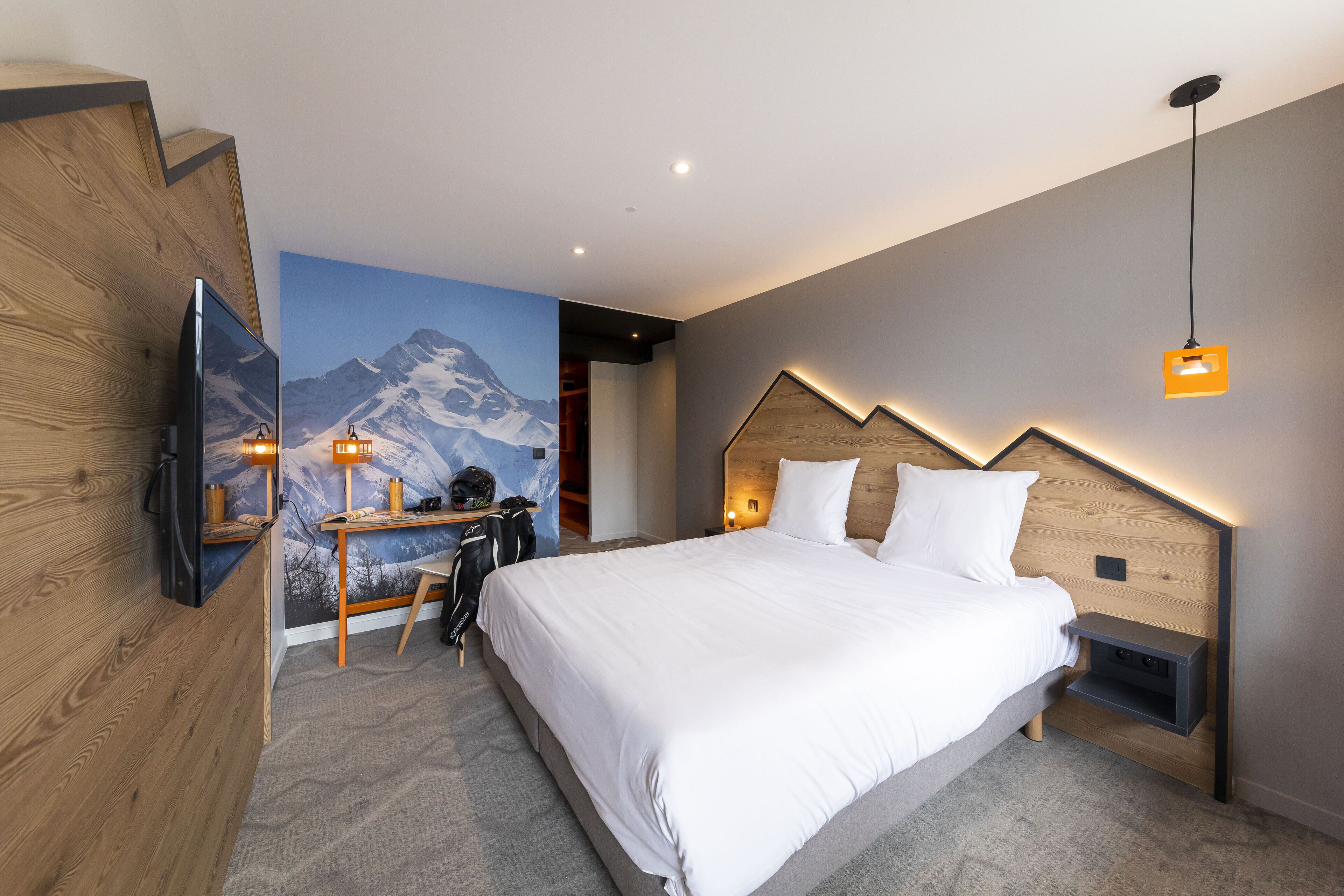 Hotel Base Camp Lodge