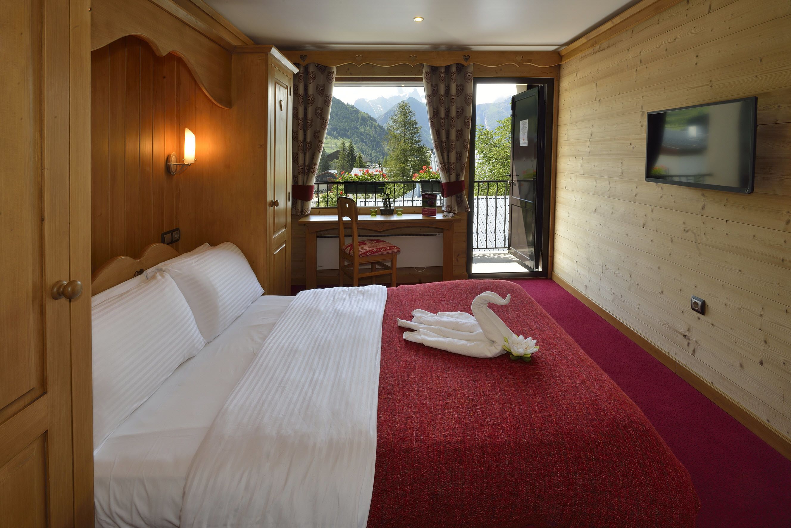 Hotel Base Camp Lodge