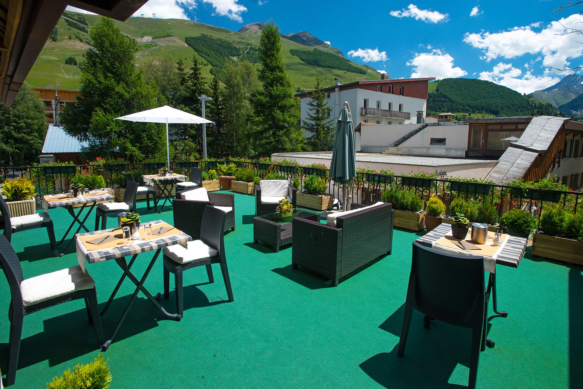 Hotel Base Camp Lodge