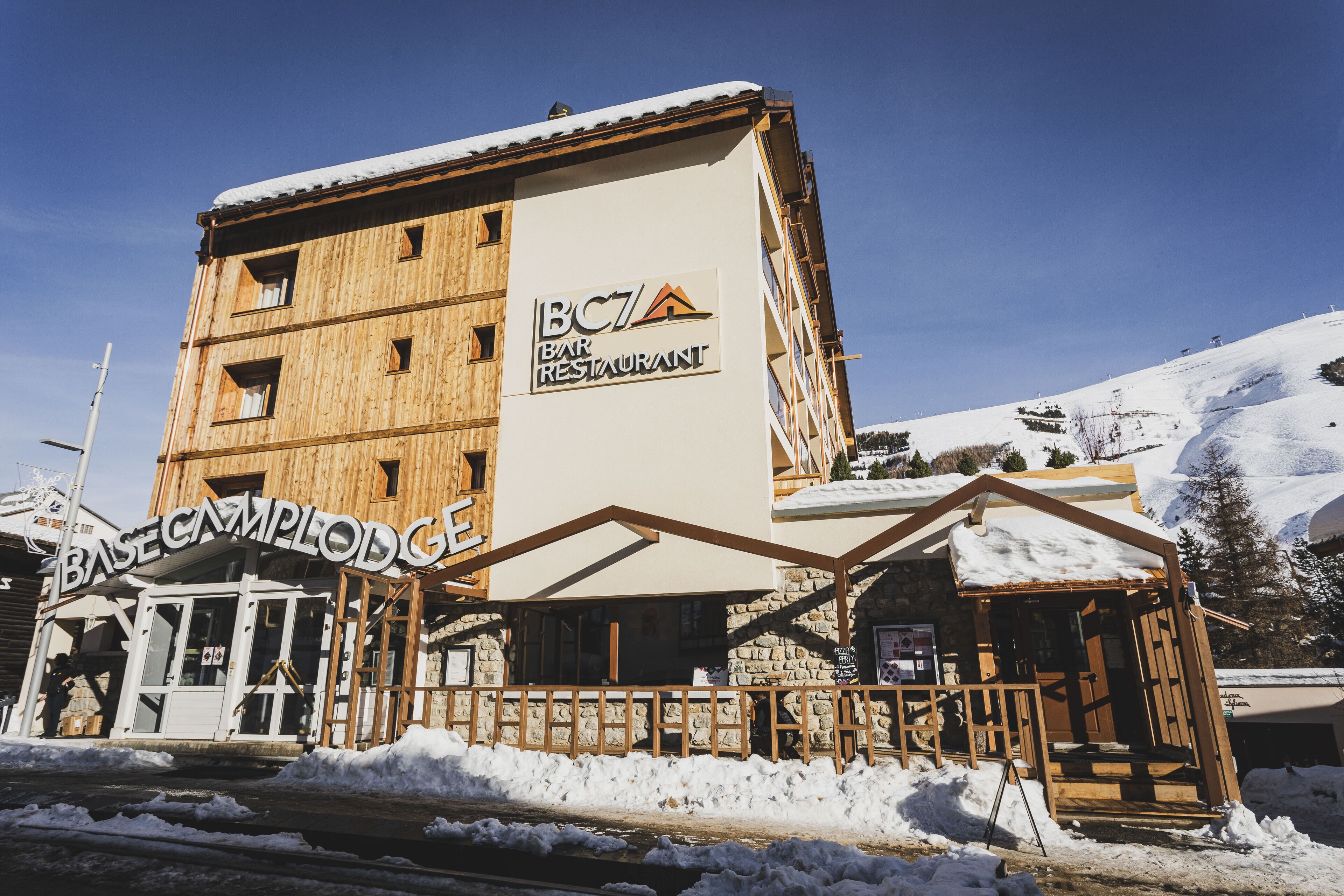 Hotel Base Camp Lodge
