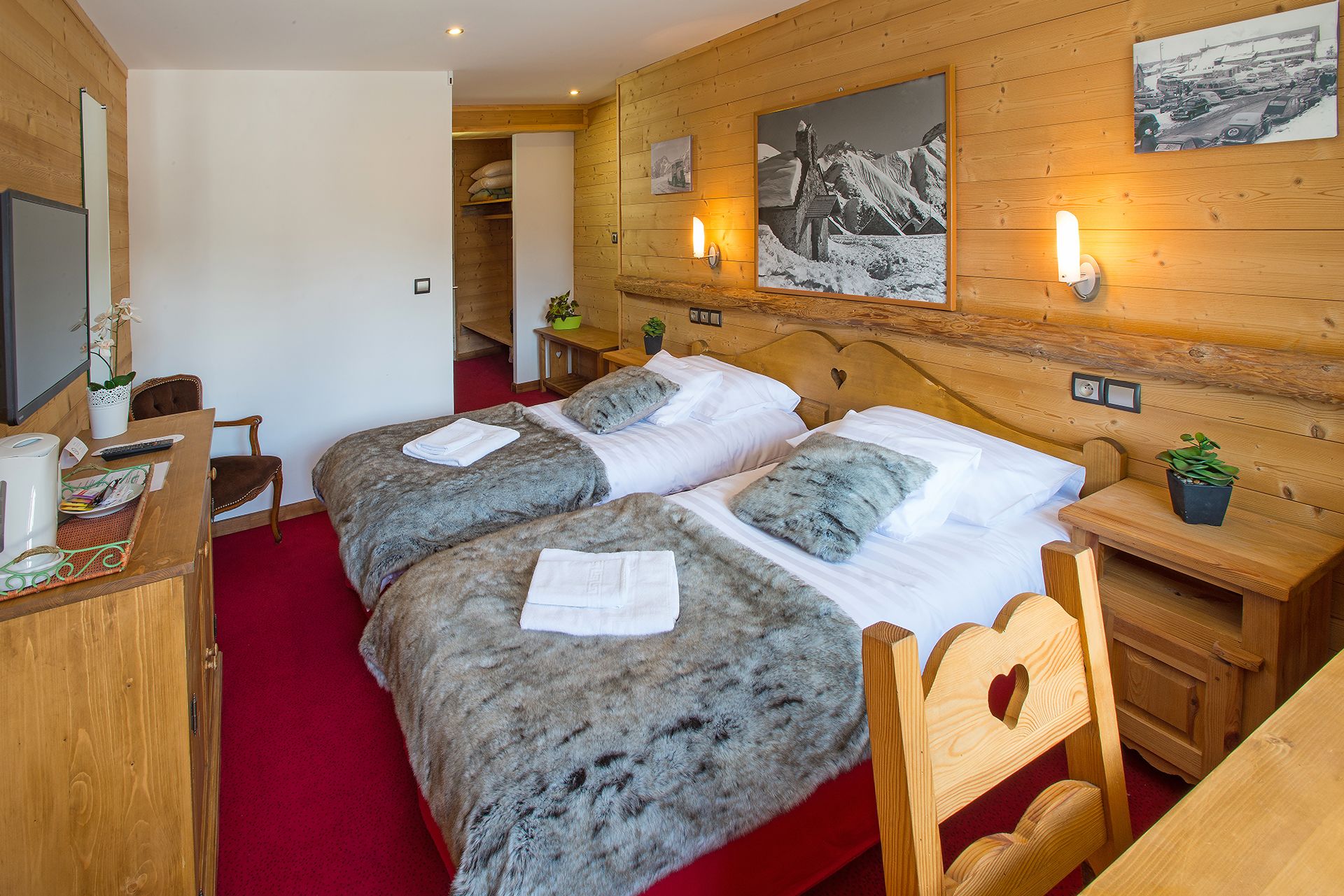 Hotel Base Camp Lodge