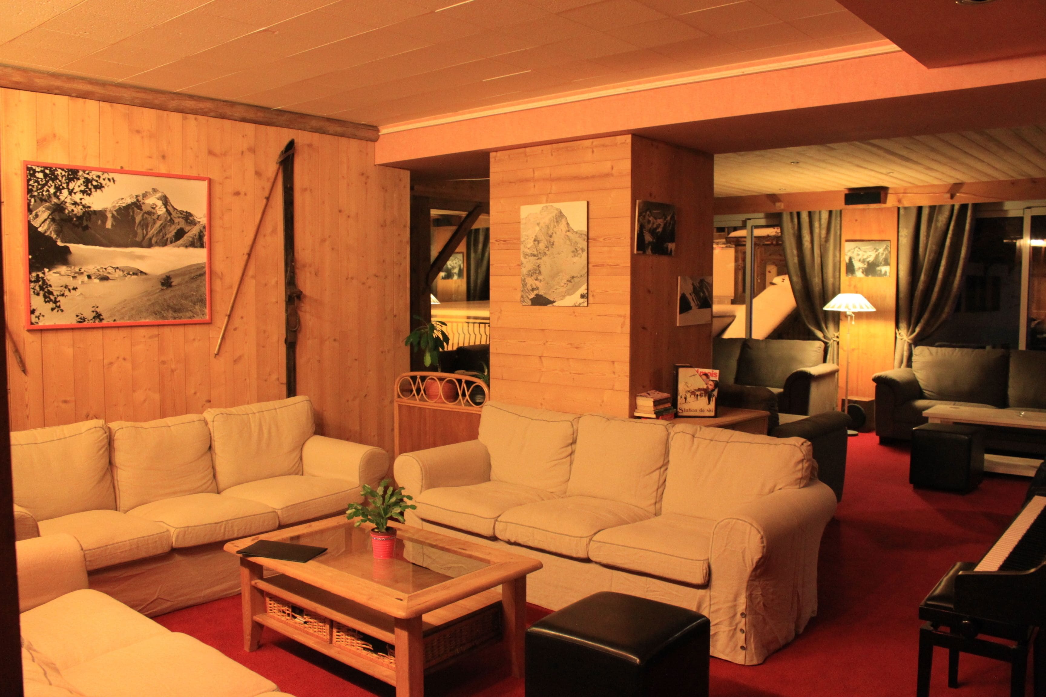 Hotel Base Camp Lodge