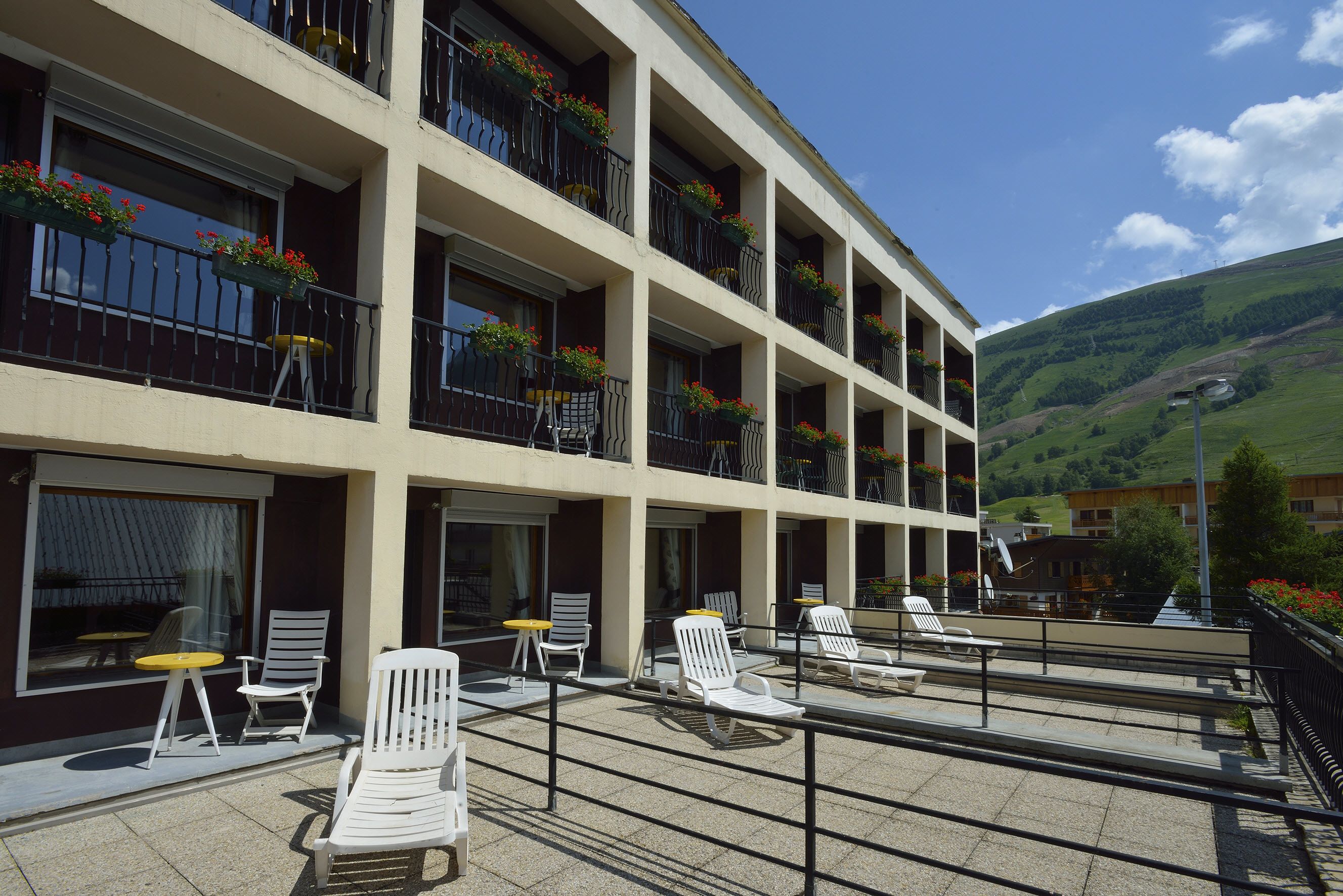 Hotel Base Camp Lodge