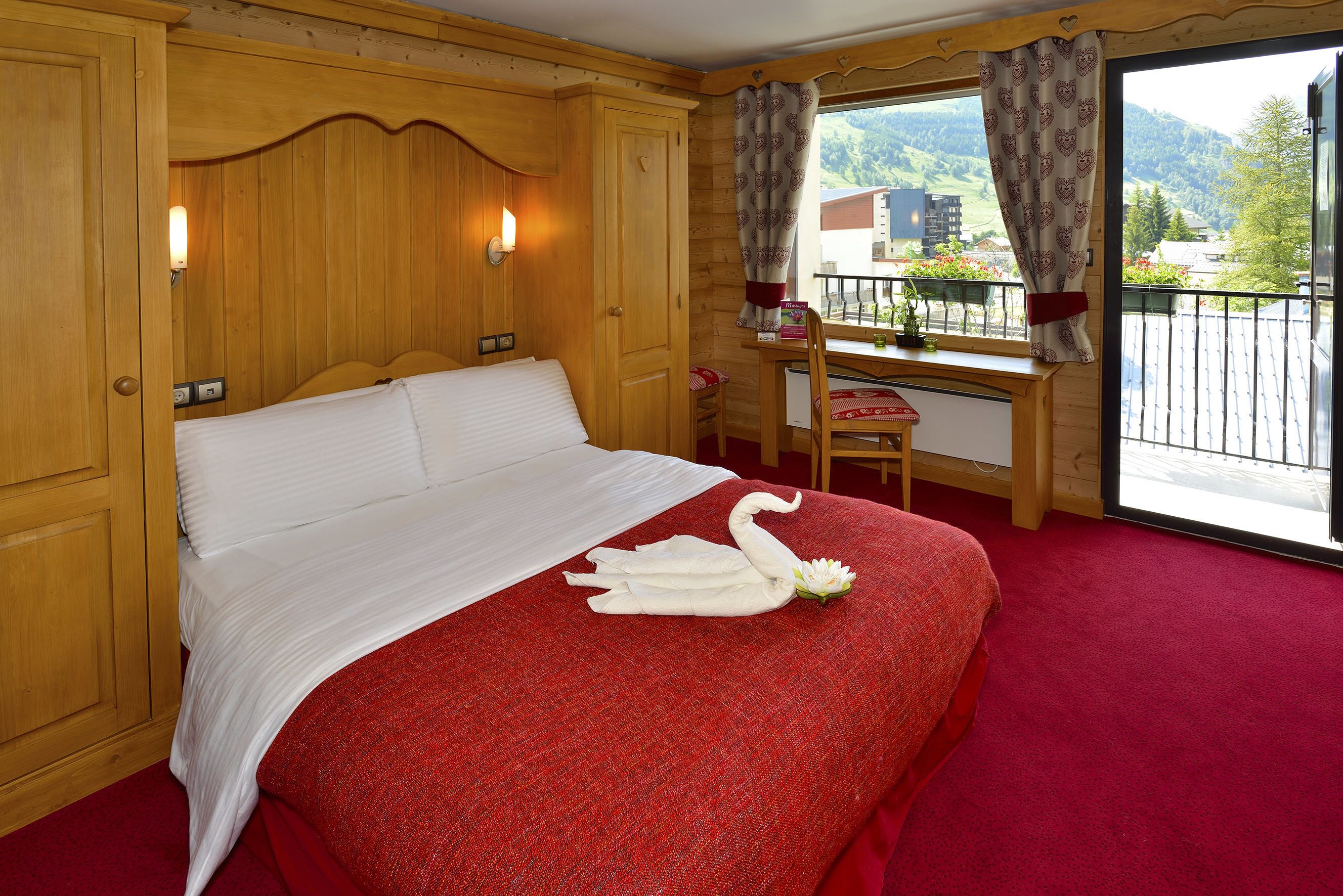 Hotel Base Camp Lodge