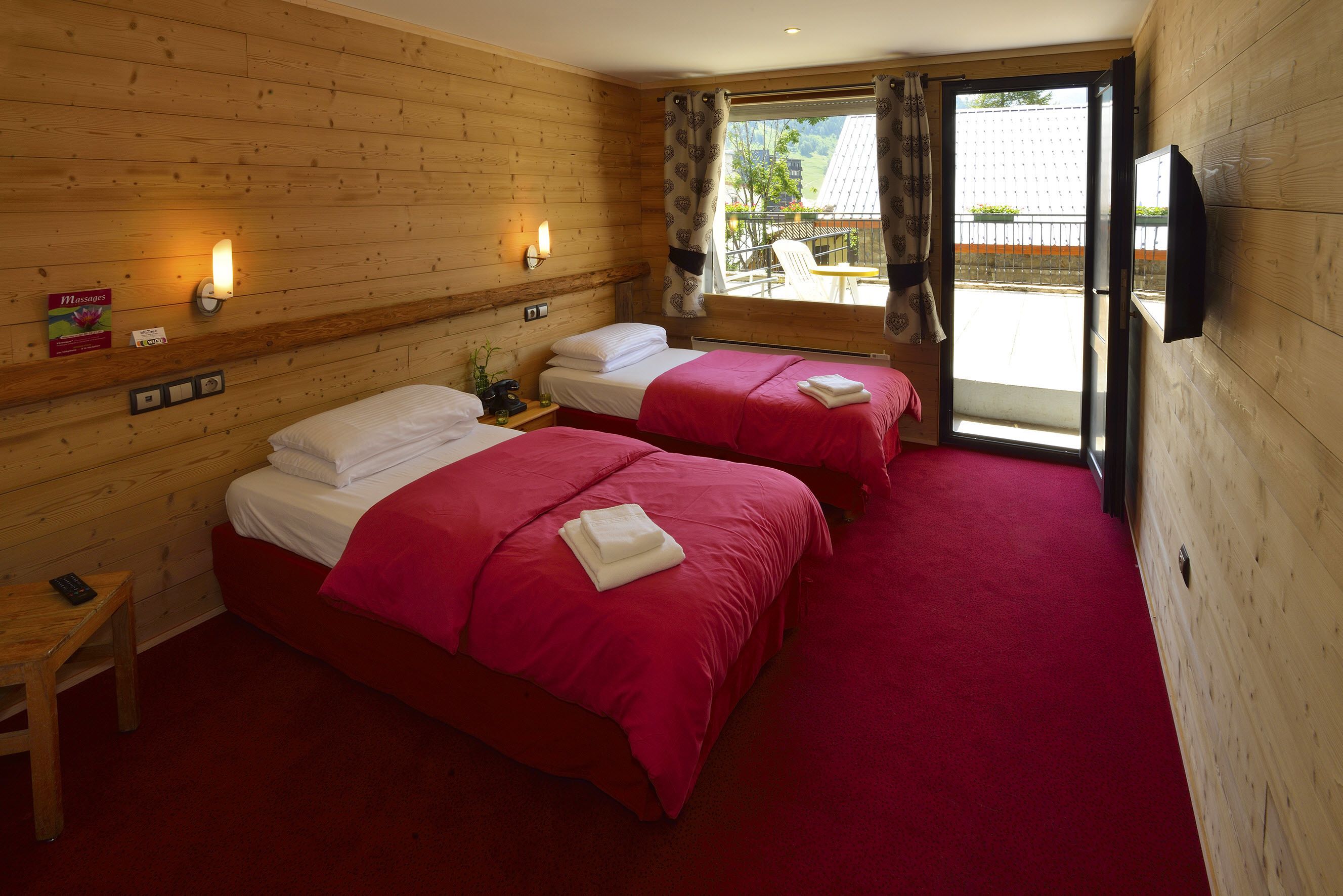 Hotel Base Camp Lodge