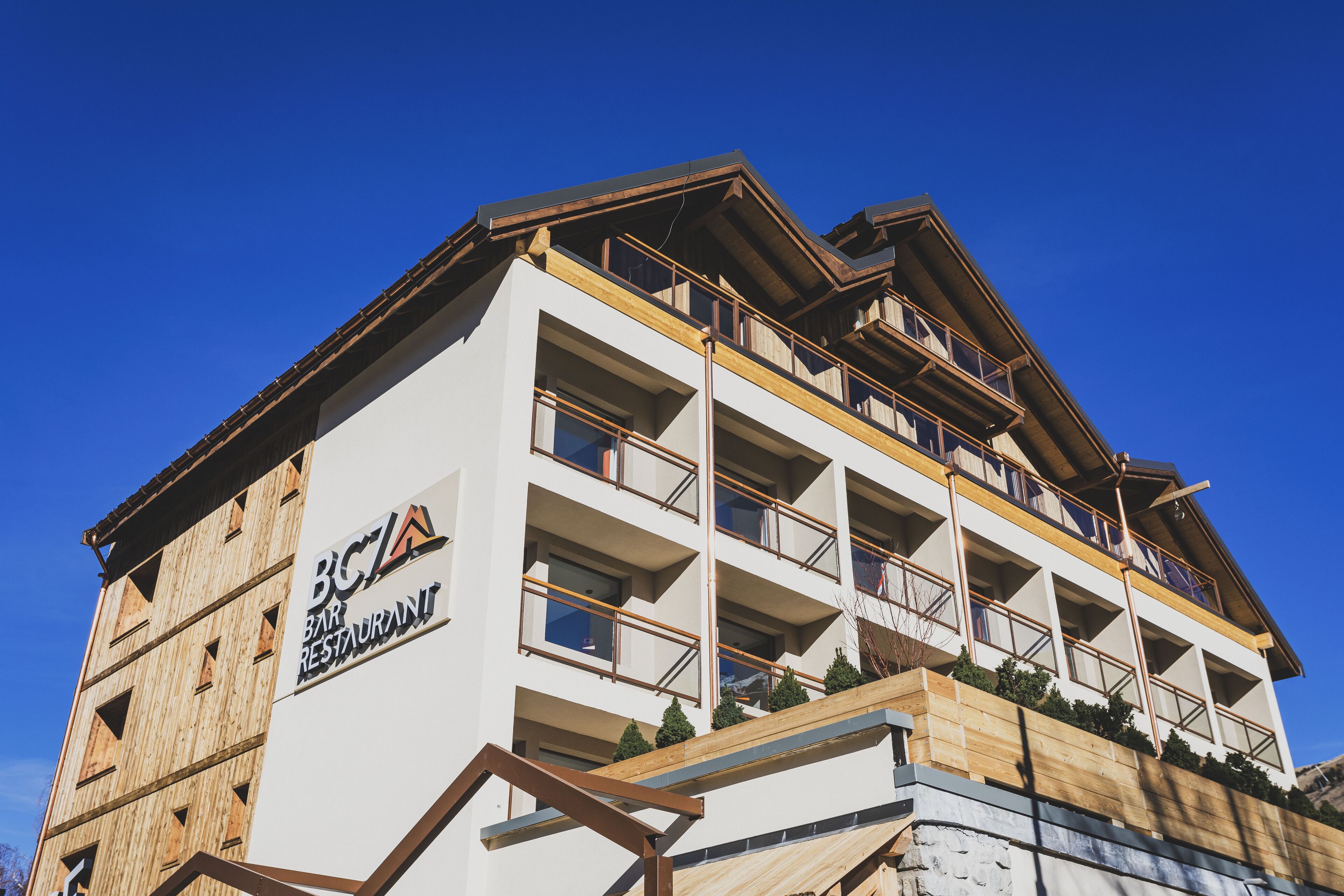 Hotel Base Camp Lodge
