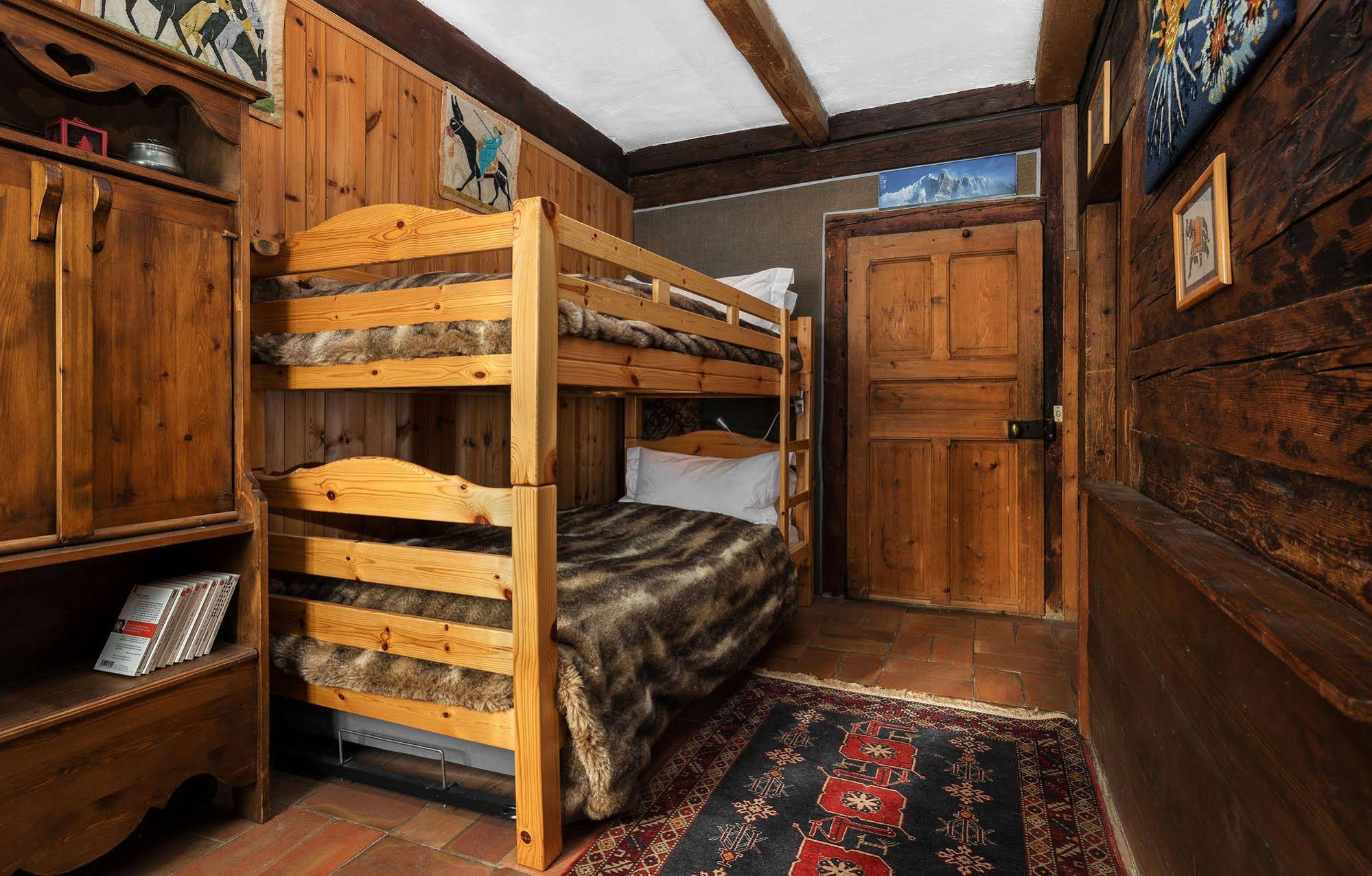 Chalet Heron