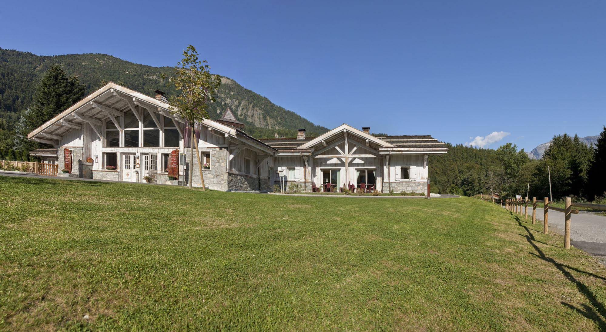 Le Hameau De Pierre Blanche