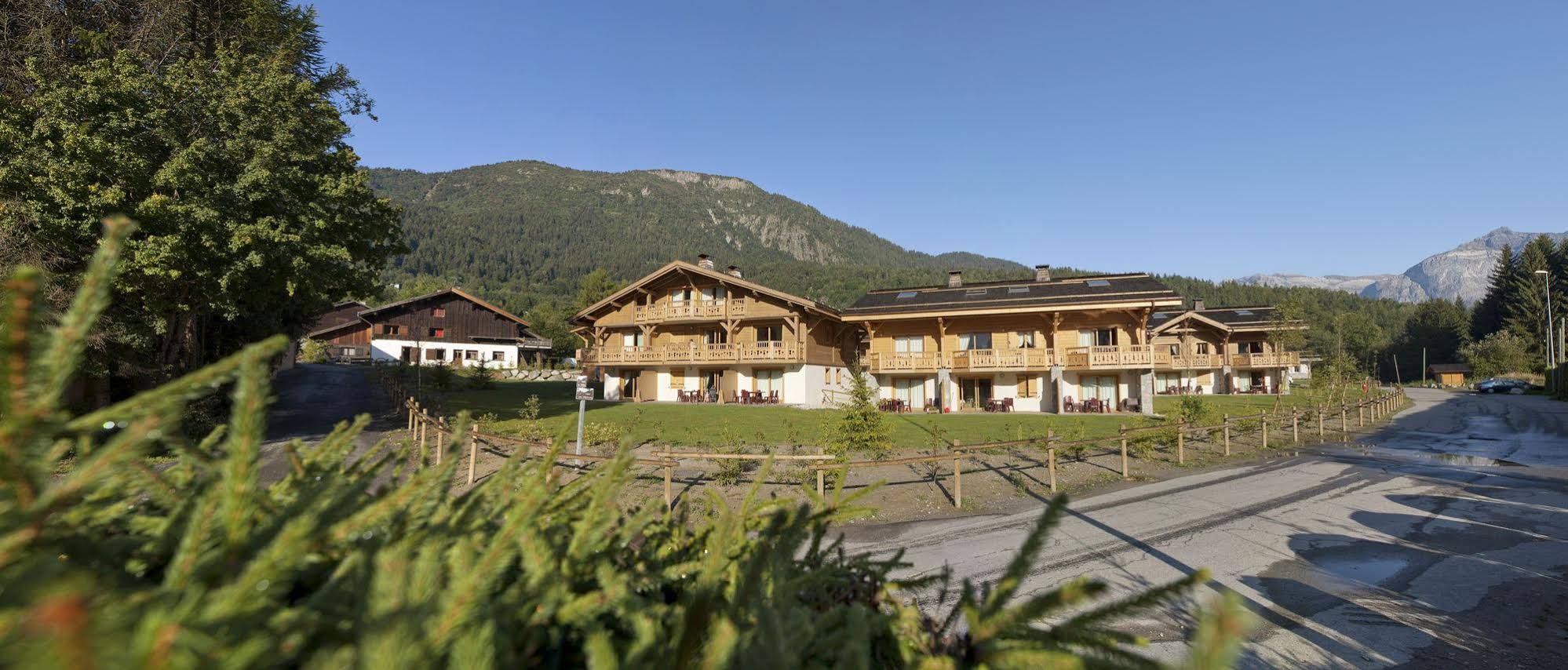 Le Hameau De Pierre Blanche