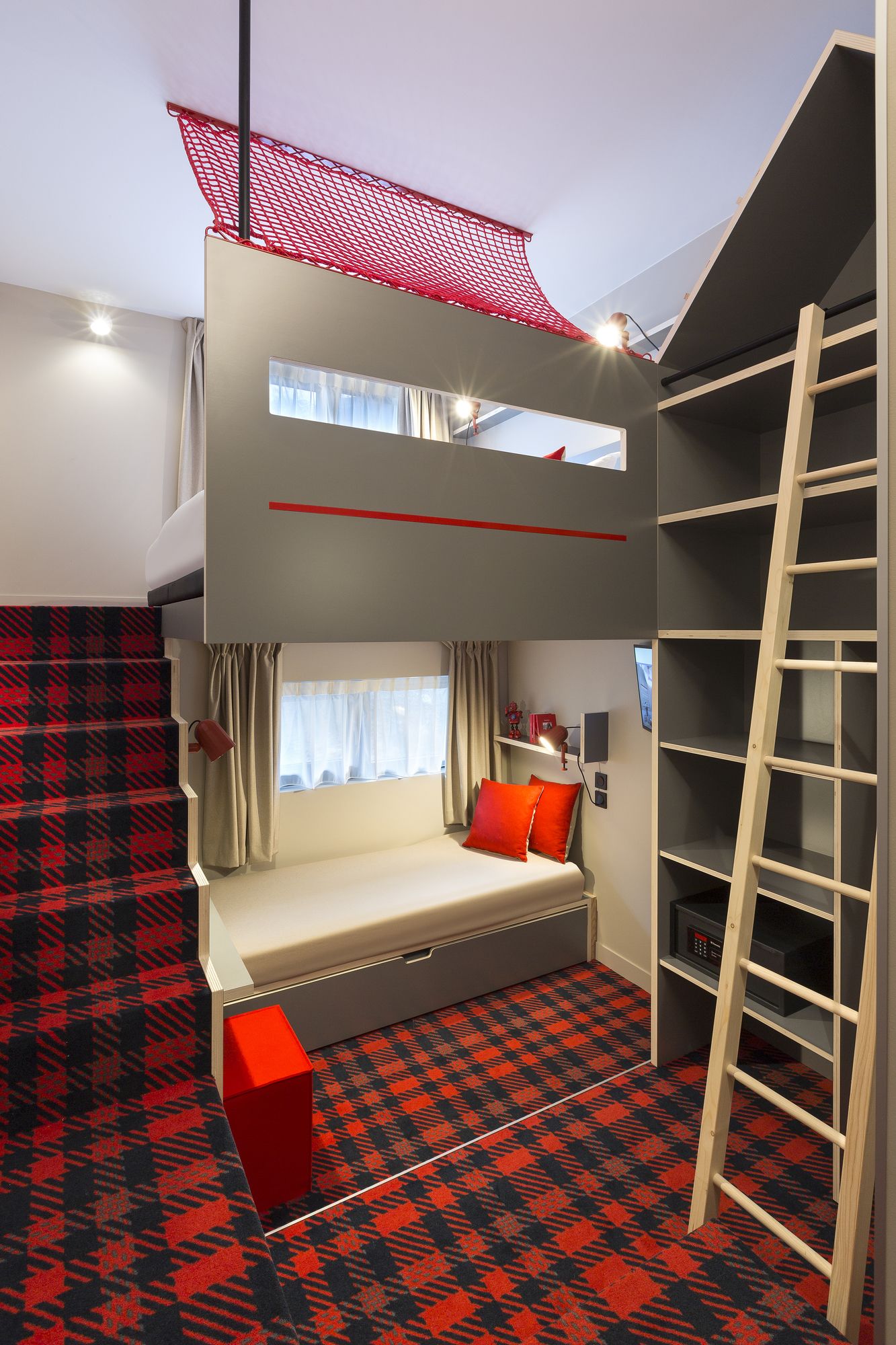 RockyPop Hotel