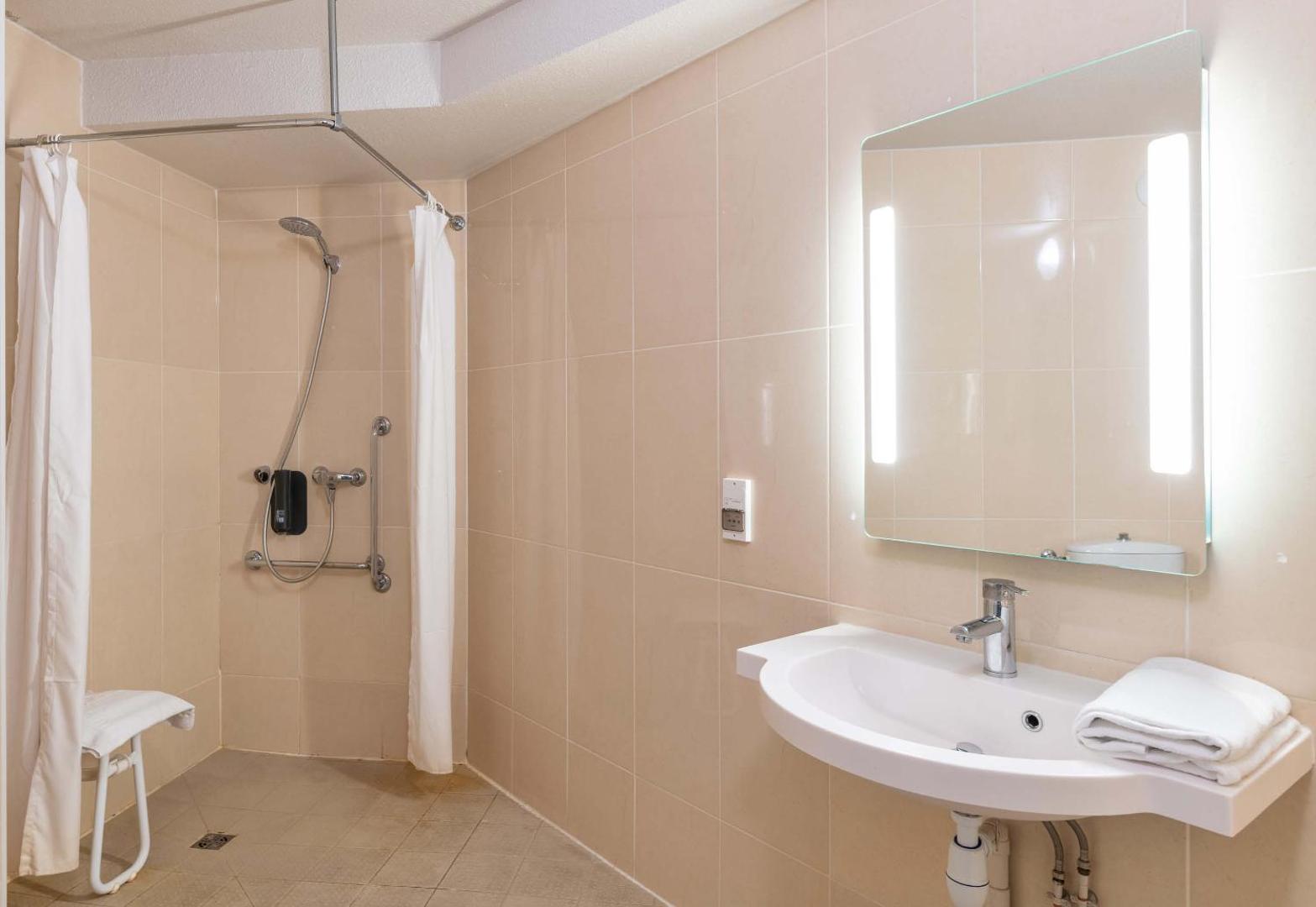 B&B Hôtel Lyon Meyzieu Grand Stade
