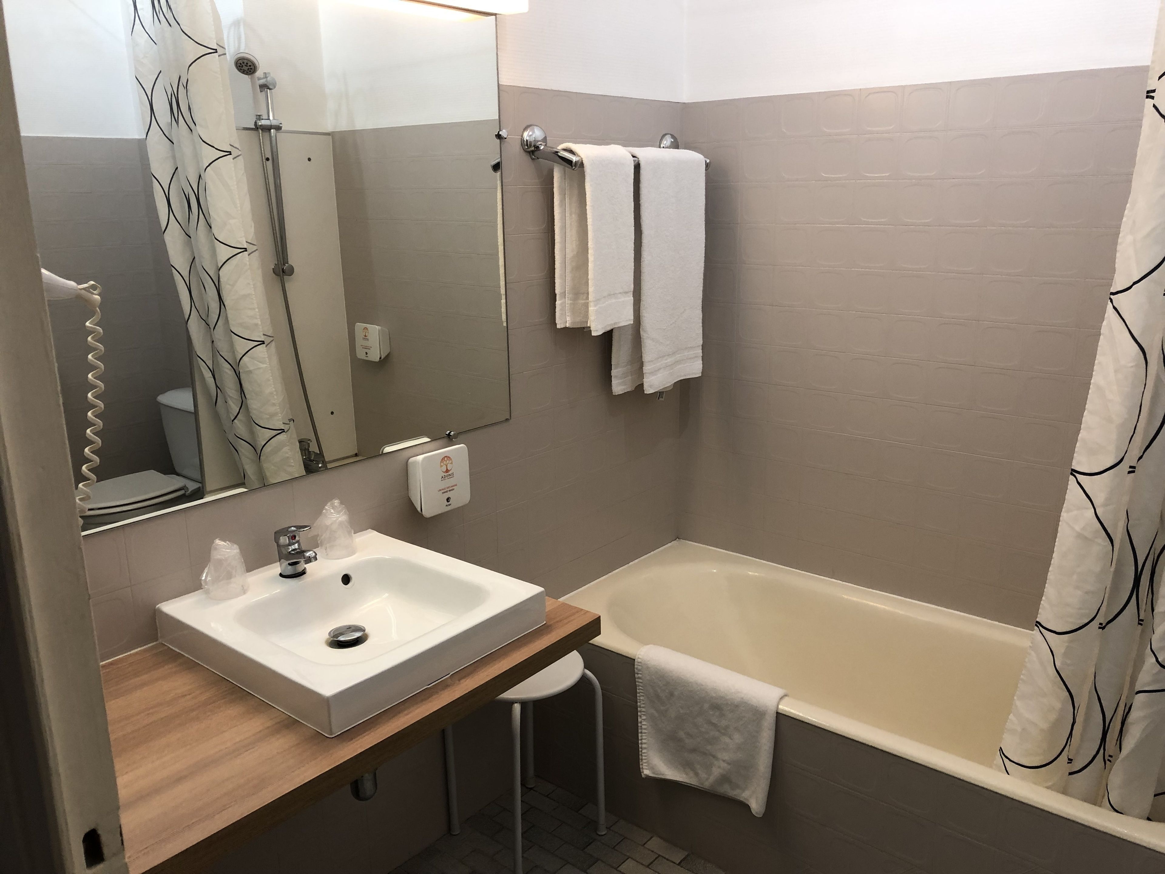 Adonis Lyon Est - Hôtel Artys