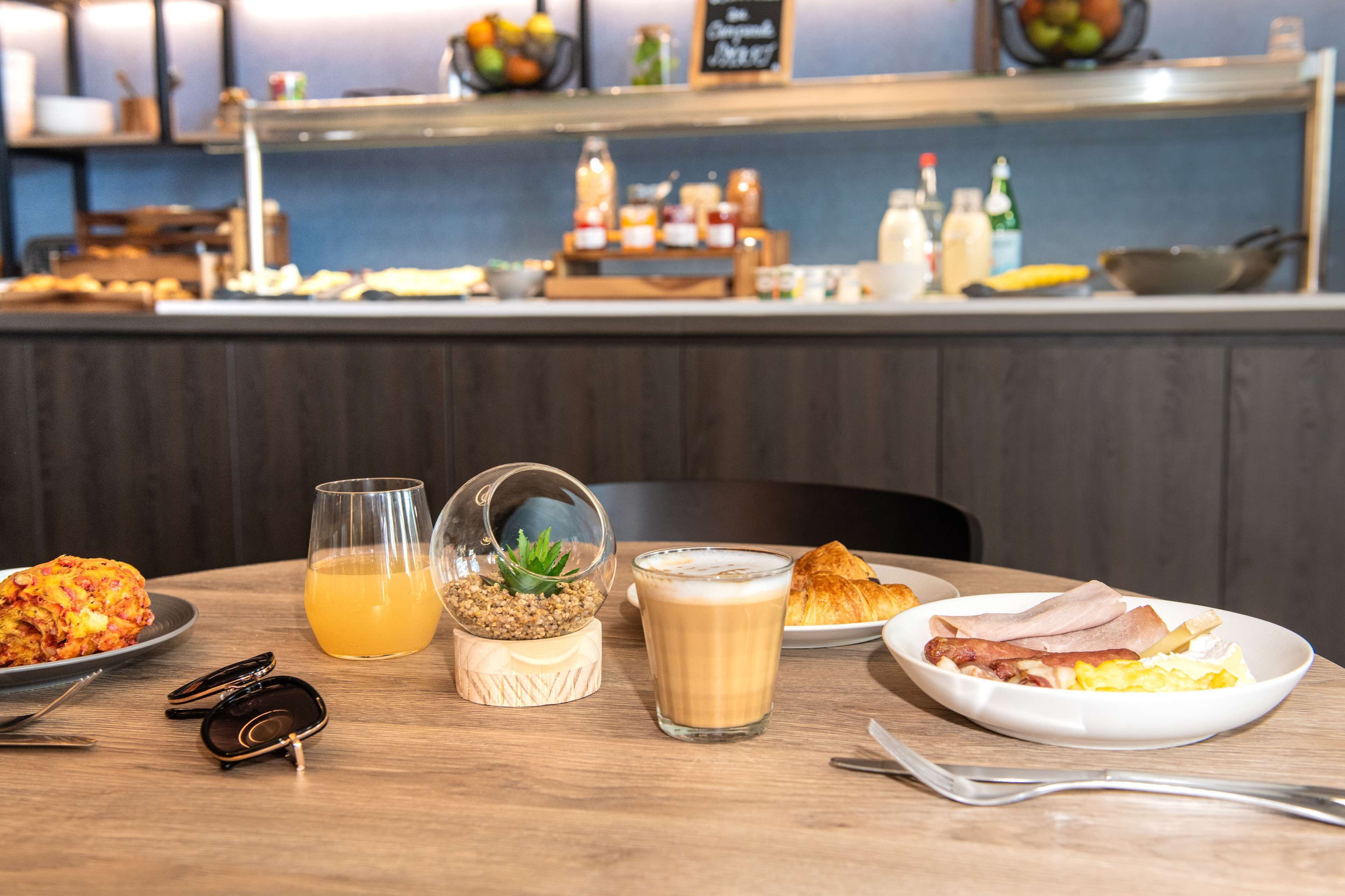 Hôtel Campanile Smart Lyon Est - Eurexpo Bron Aviation