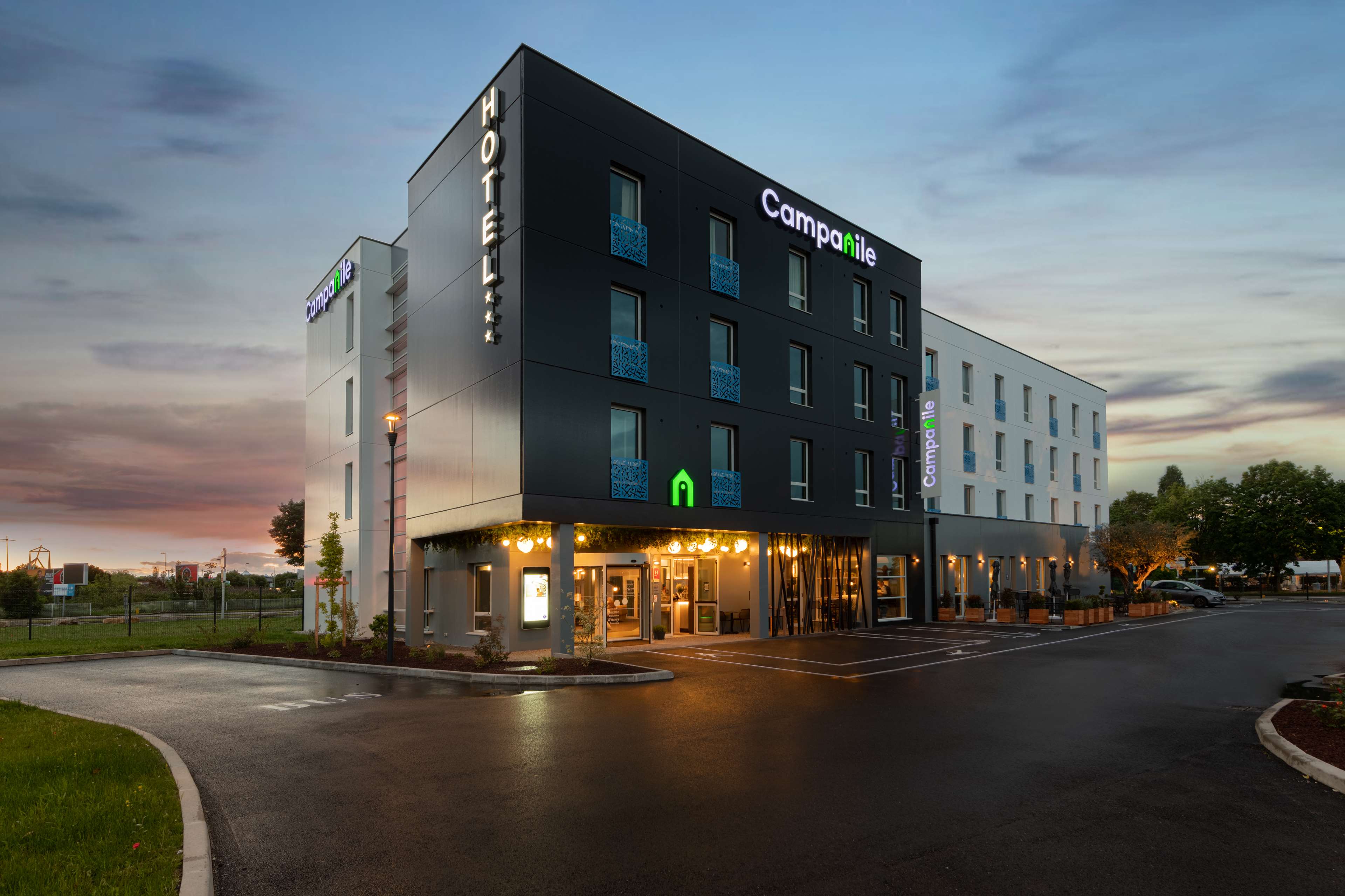 Hôtel Campanile Smart Lyon Est - Eurexpo Bron Aviation