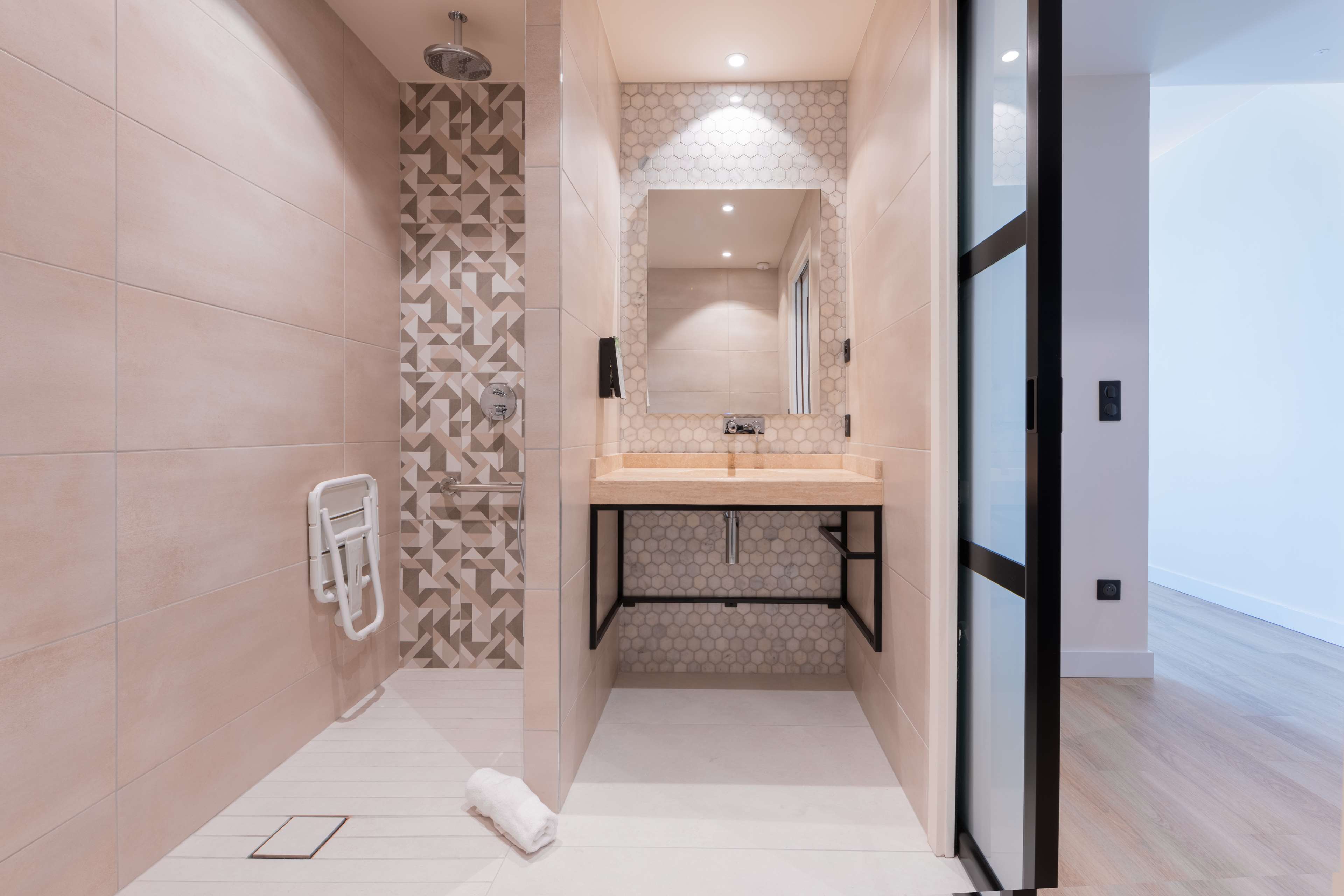 Hôtel Campanile Smart Lyon Est - Eurexpo Bron Aviation