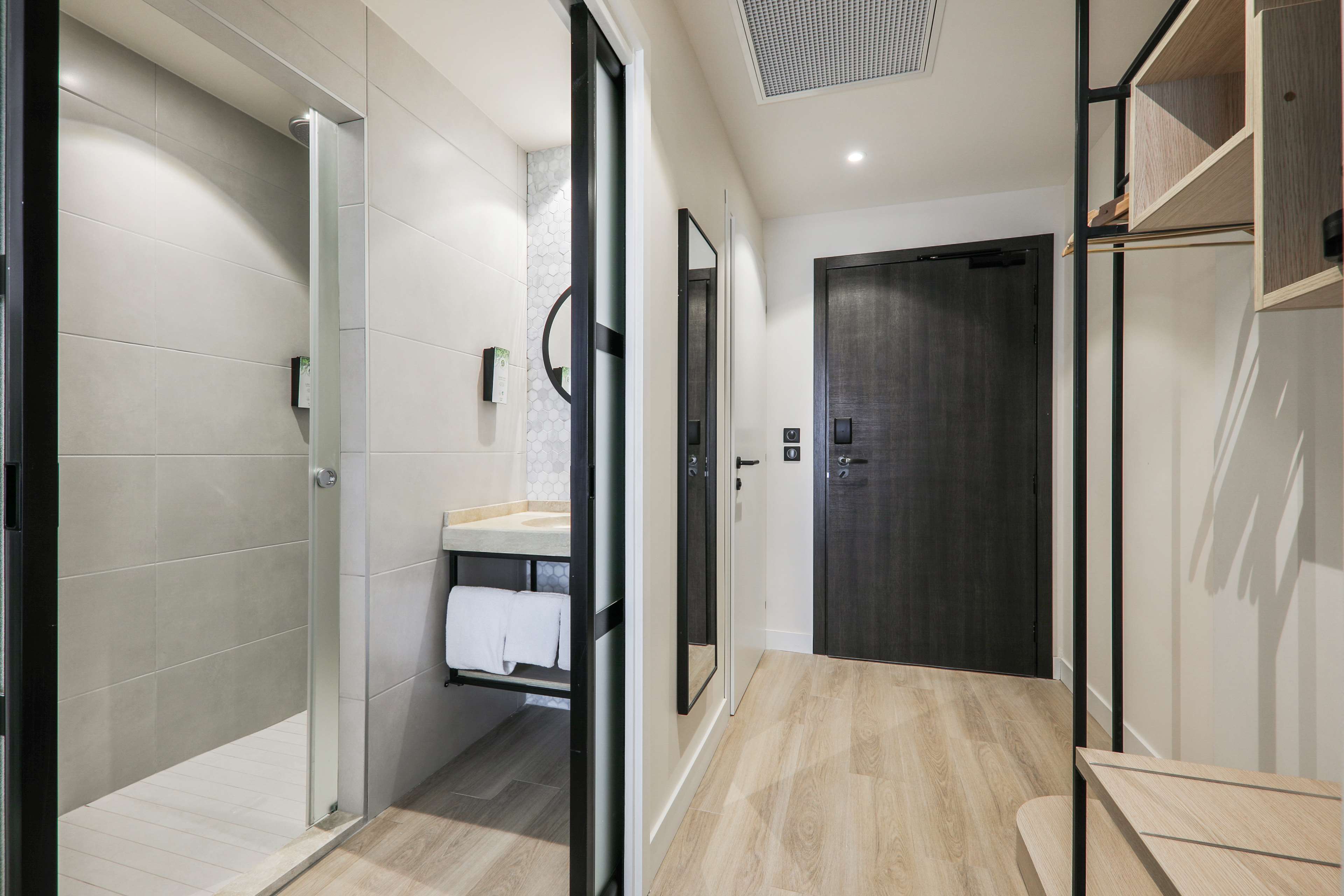 Hôtel Campanile Smart Lyon Est - Eurexpo Bron Aviation