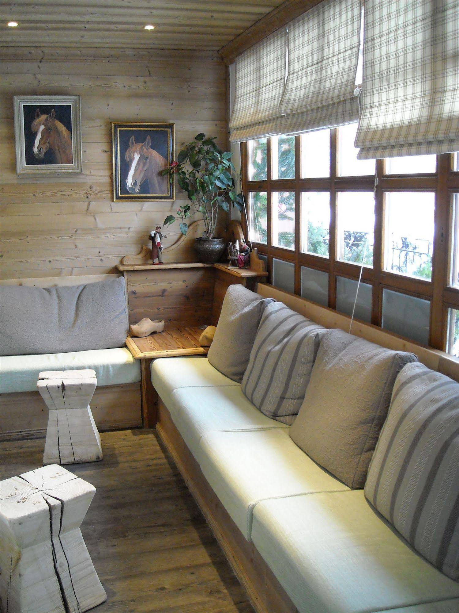 Paquis Hotel