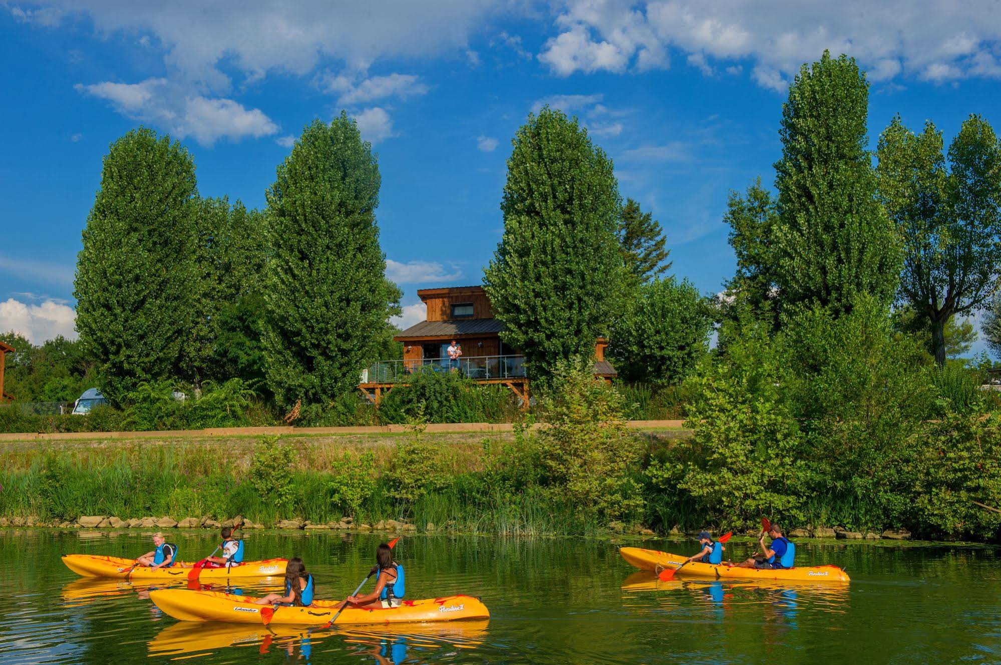 Kanopee Village de Trevoux Pitches