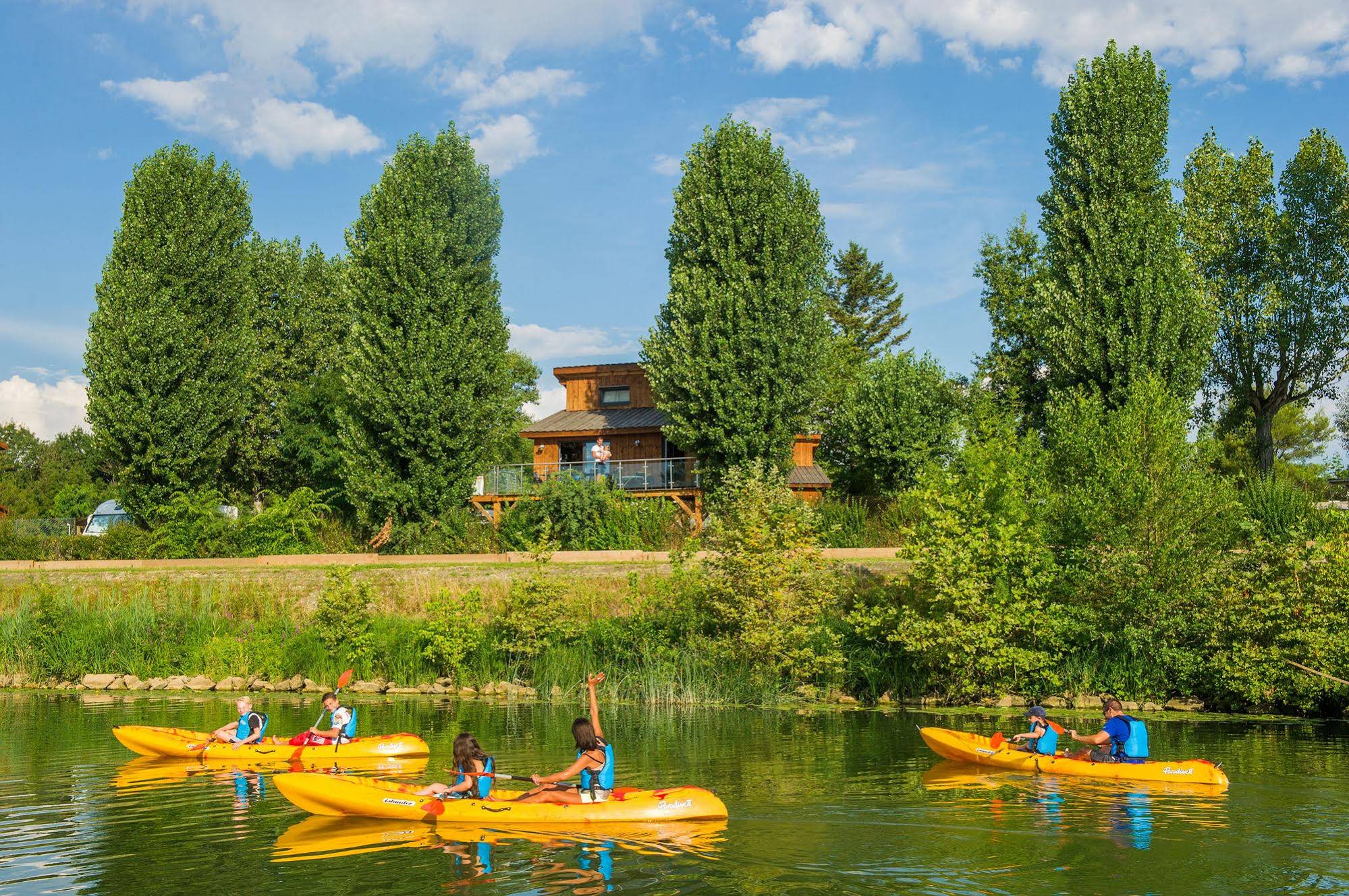 Kanopee Village de Trevoux Pitches