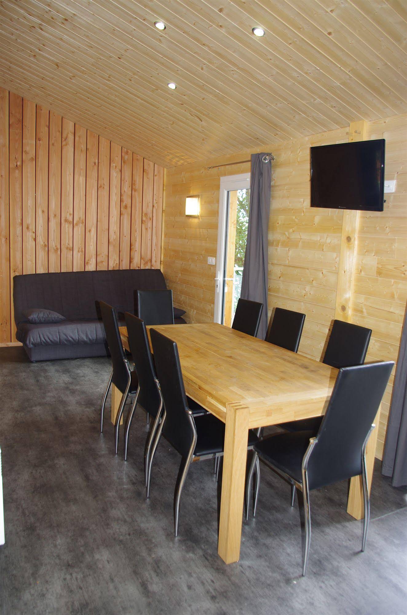 Kanopee Village de Trevoux Pitches