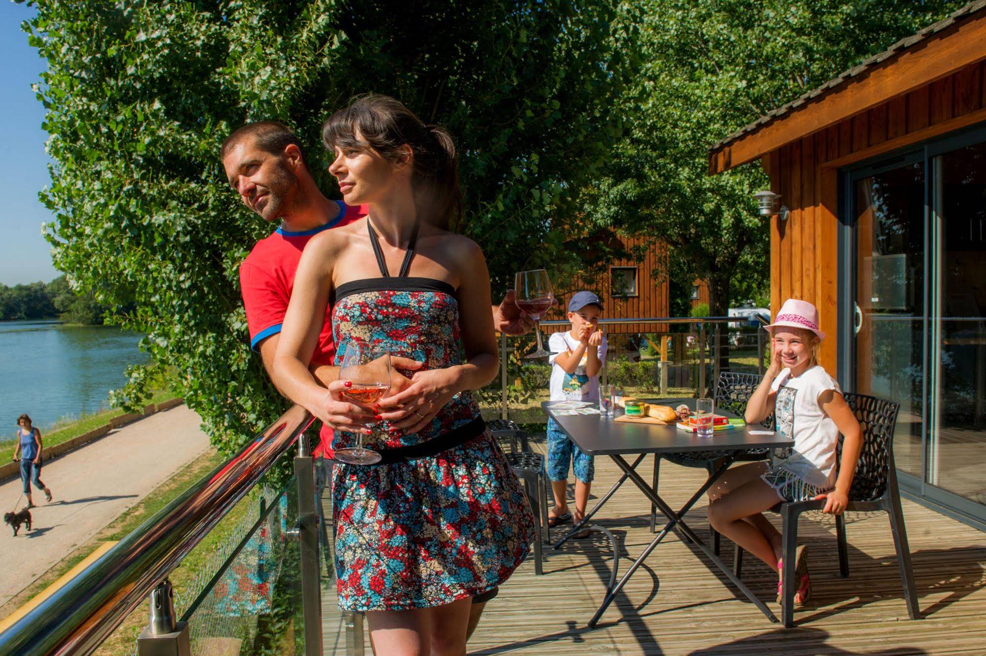 Kanopee Village de Trevoux Pitches