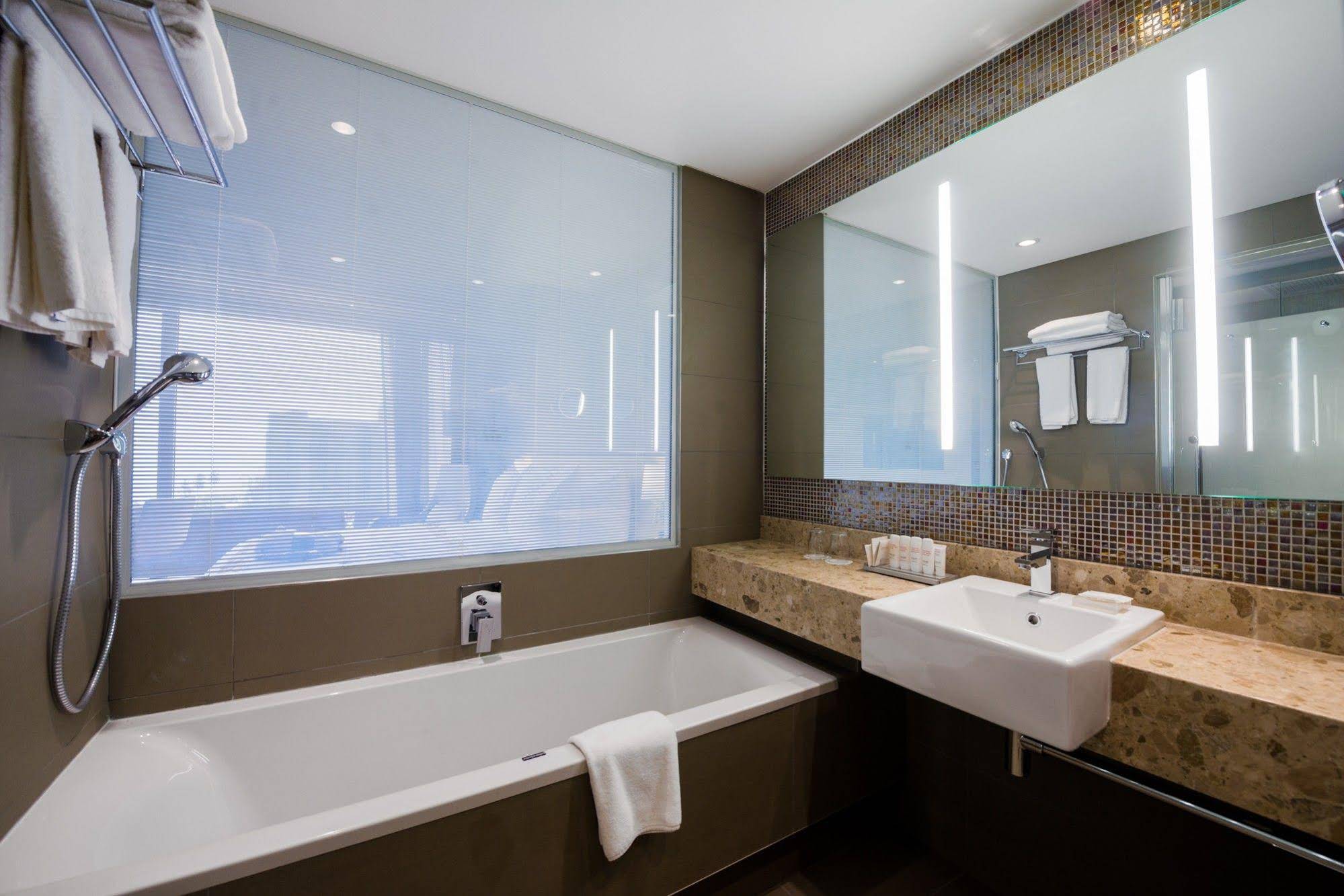 Radisson Blu Okoume Palace Hotel