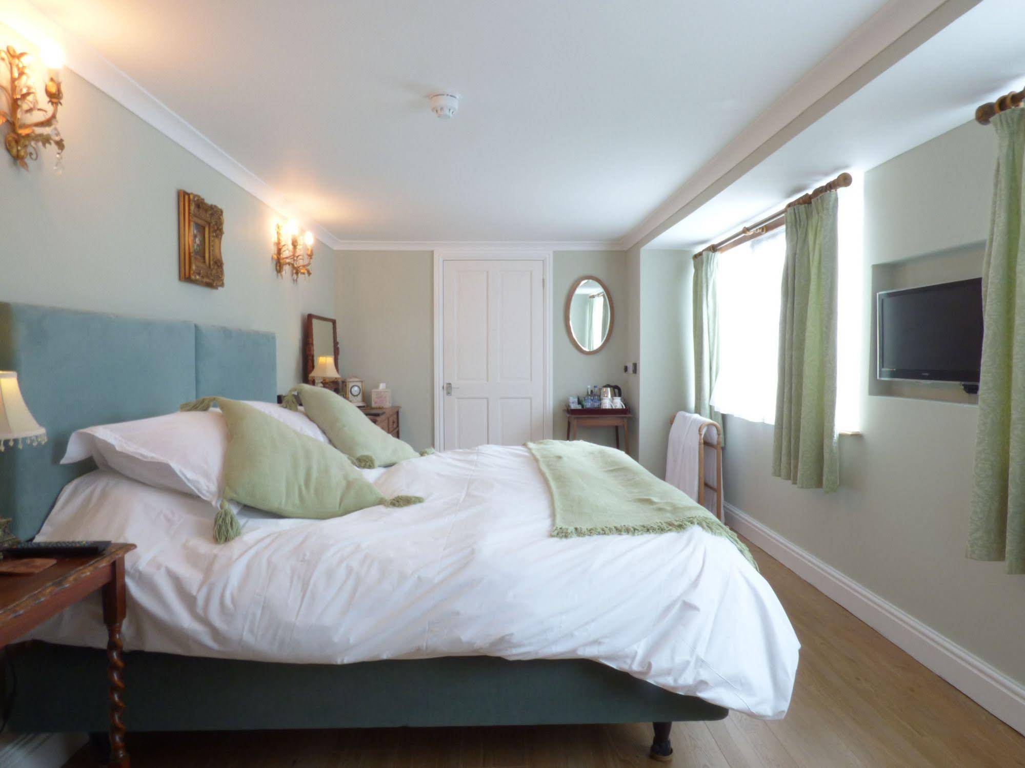 Pendragon Country House