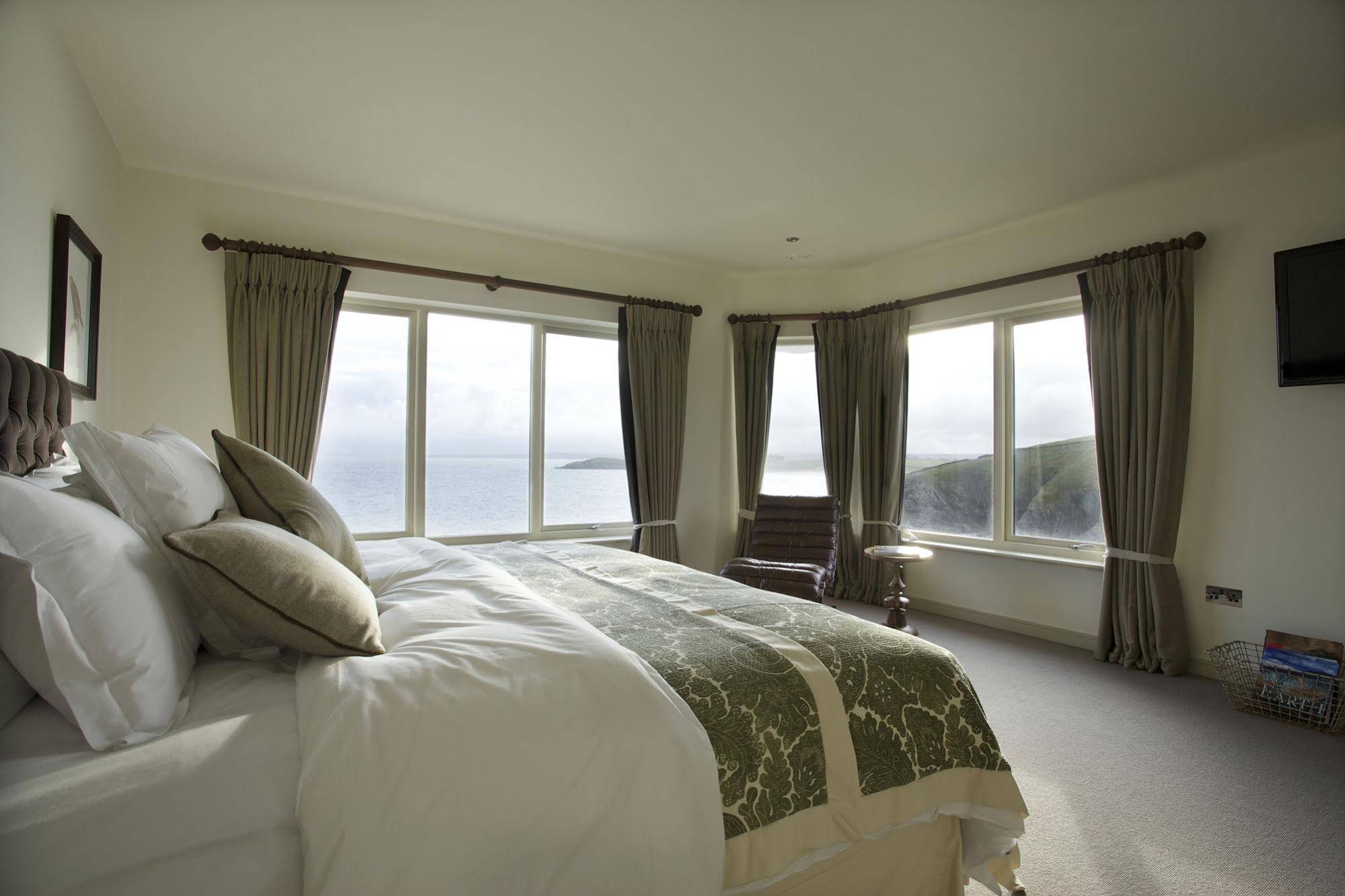Lewinnick Lodge