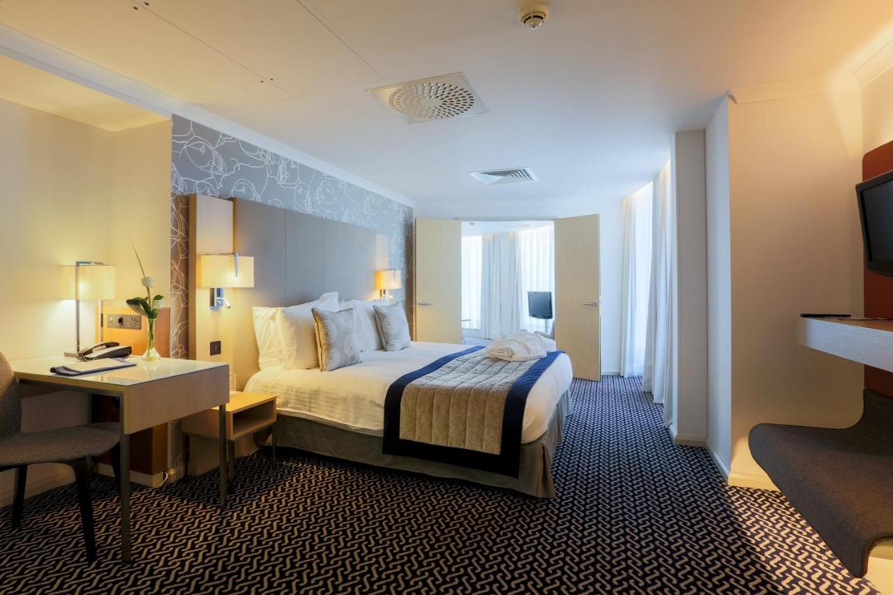 Radisson Blu Waterfront Jersey