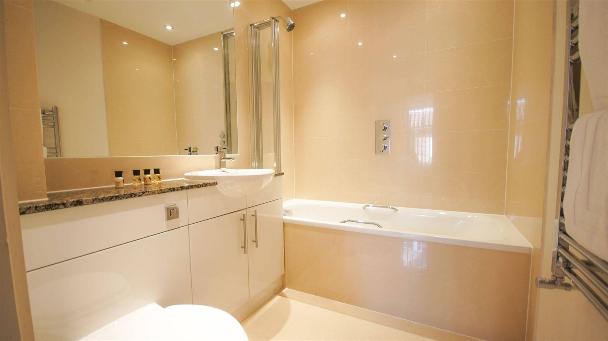Crompton House Apartments