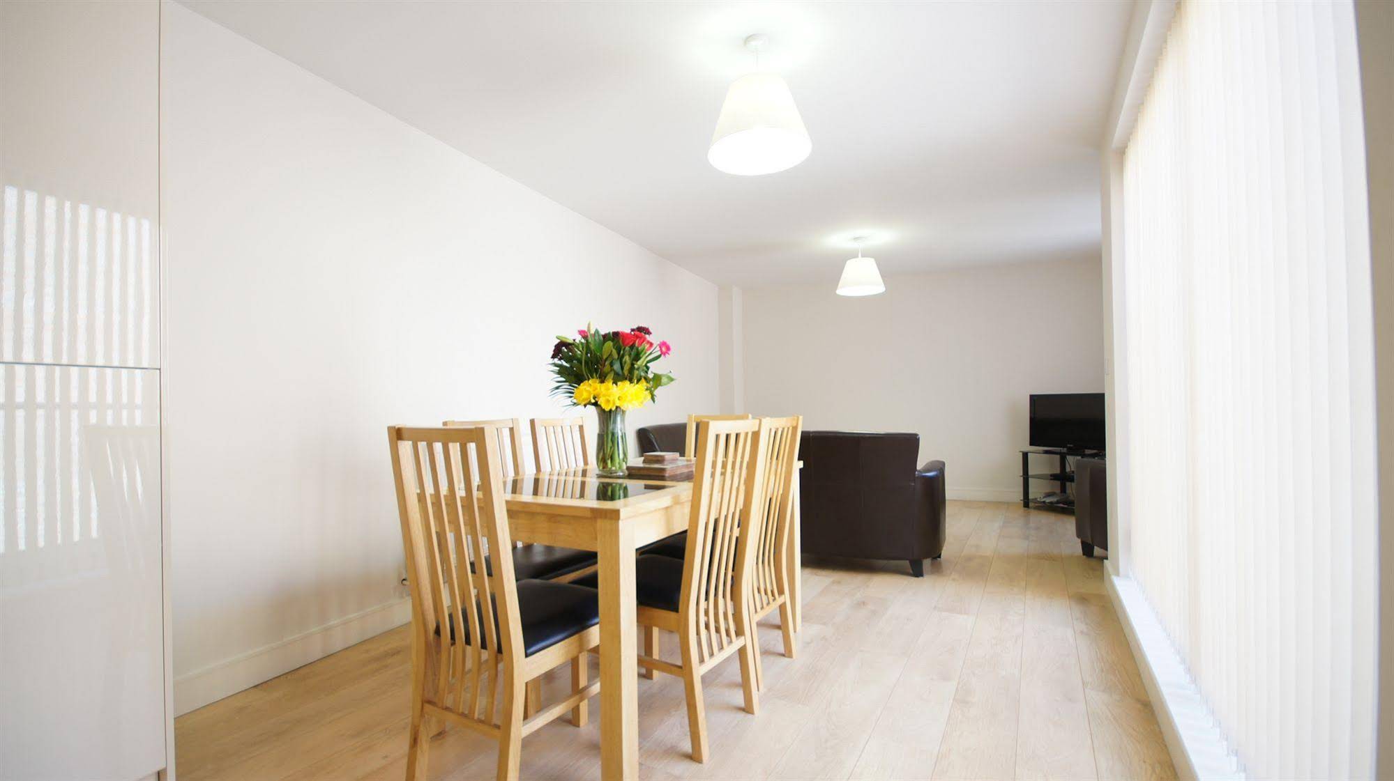 Crompton House Apartments