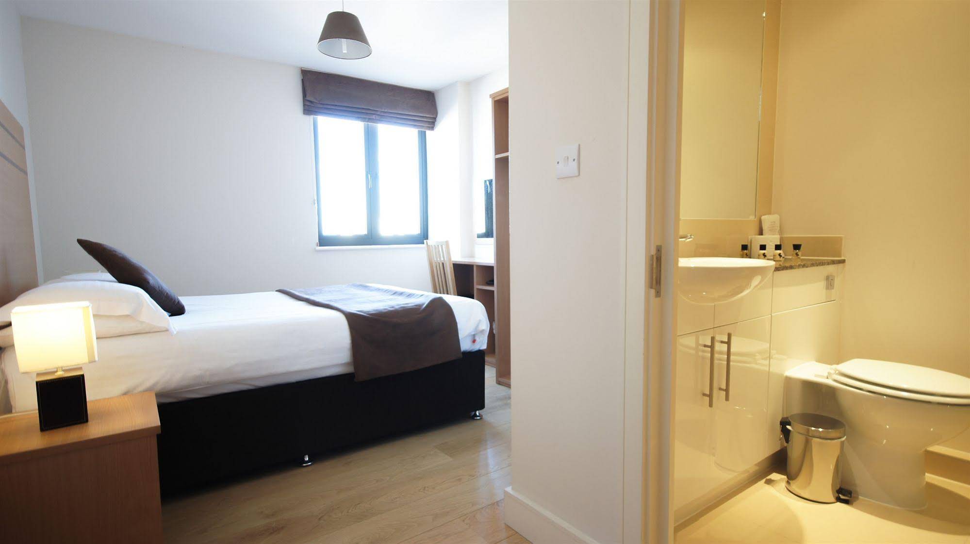 Crompton House Apartments