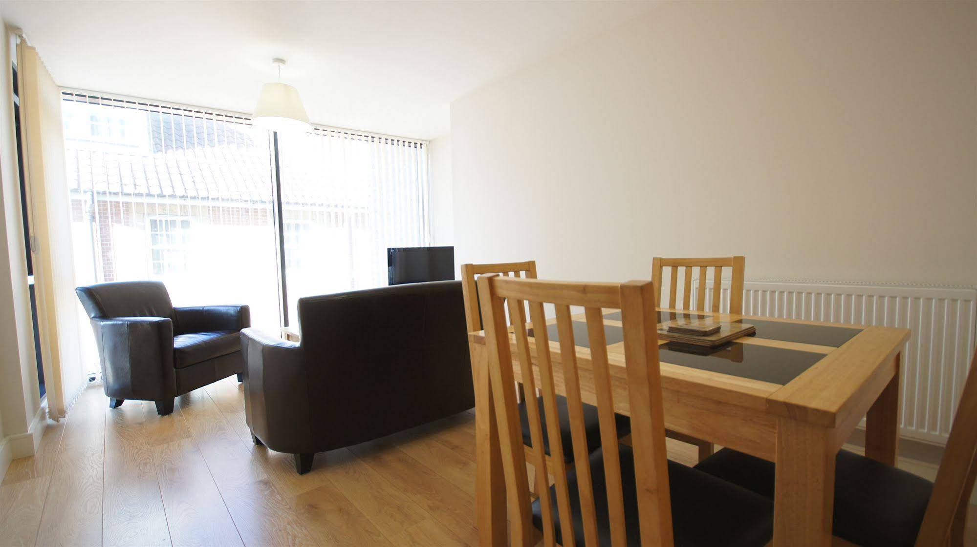 Crompton House Apartments