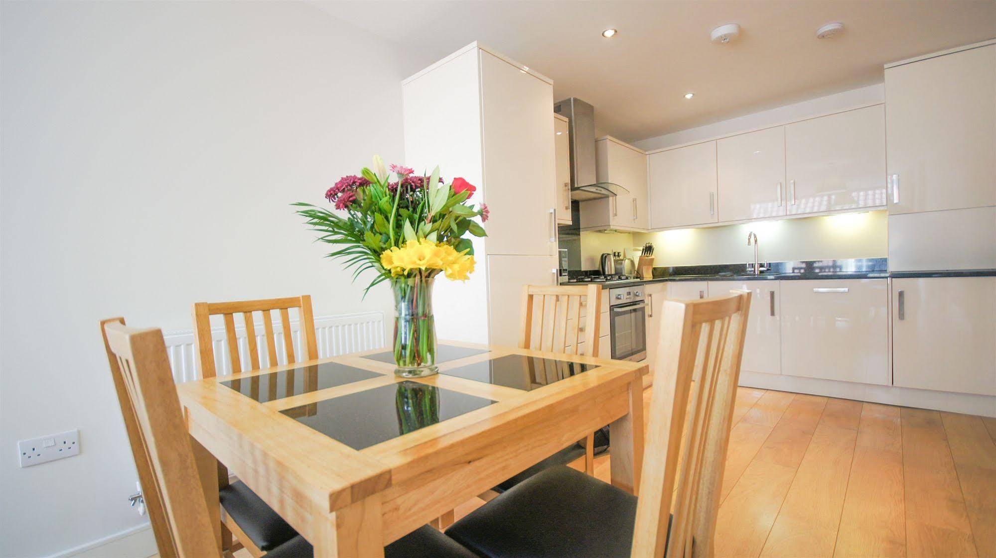 Crompton House Apartments
