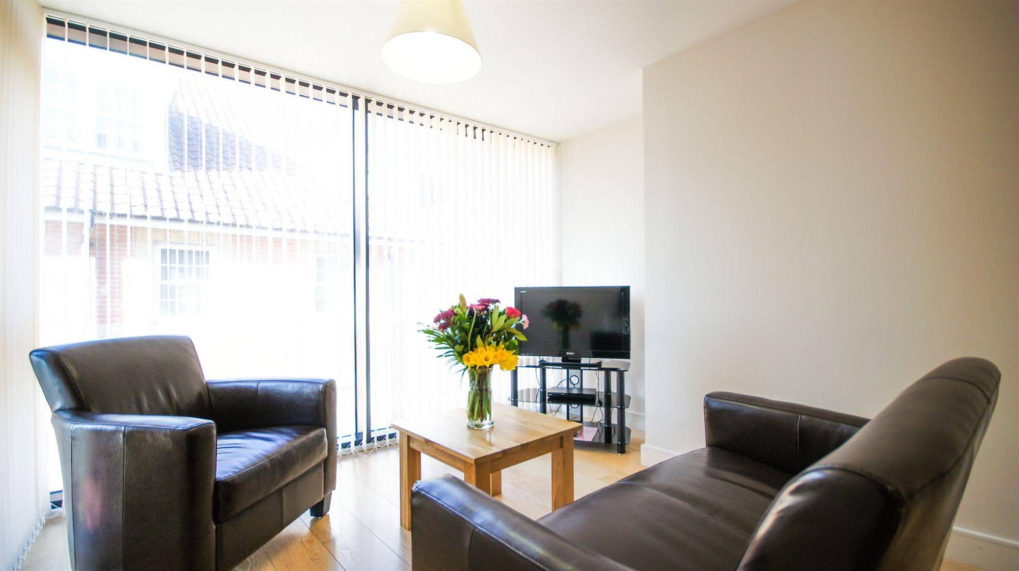 Crompton House Apartments