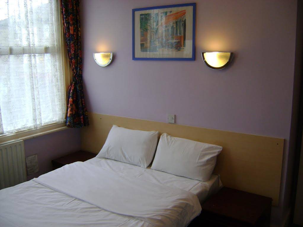 Croydon Hotel