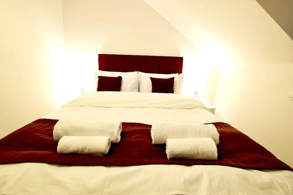 Roomspace Serviced Apartments- Kirk Court