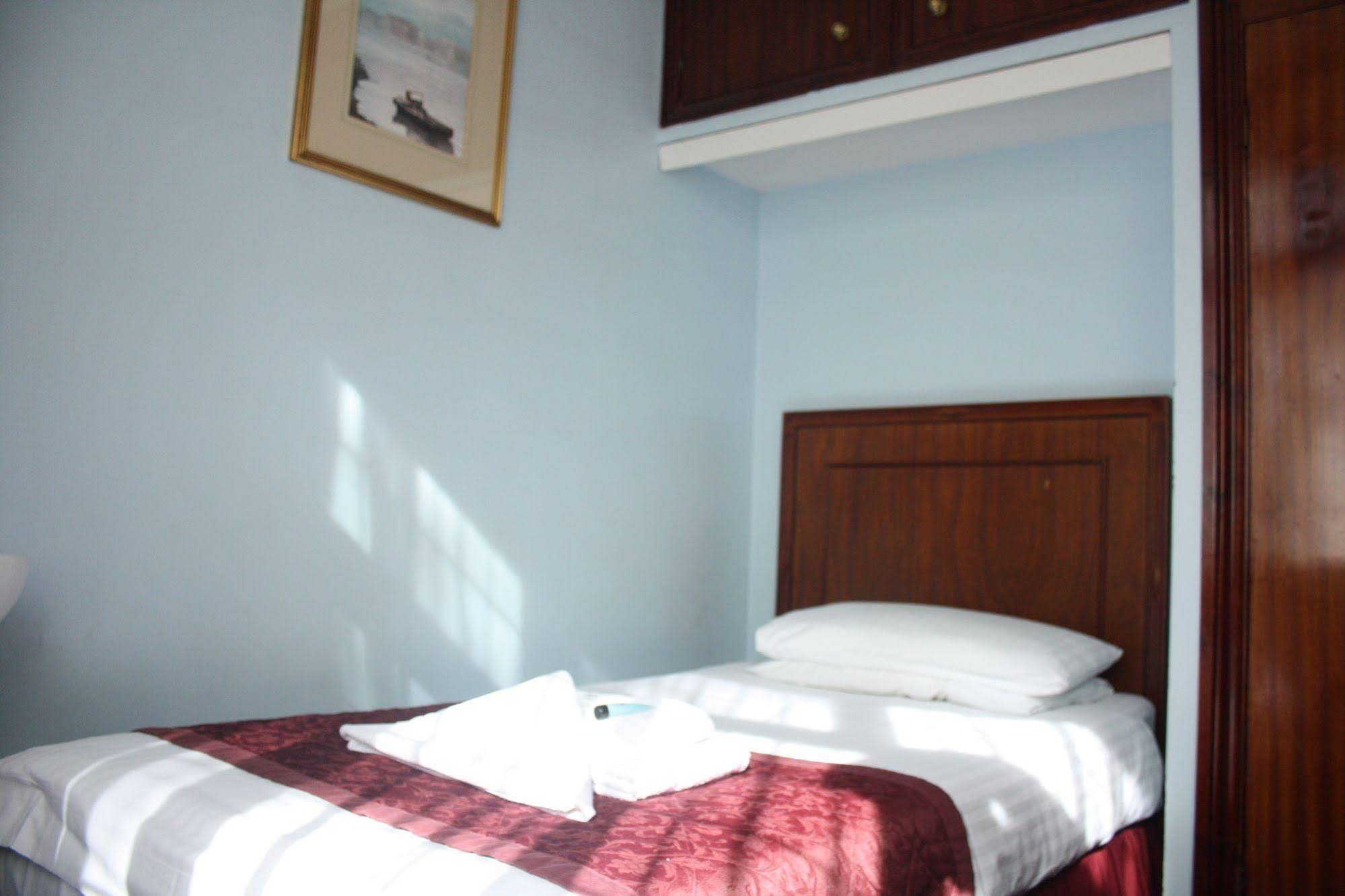 Kings Paget Hotel