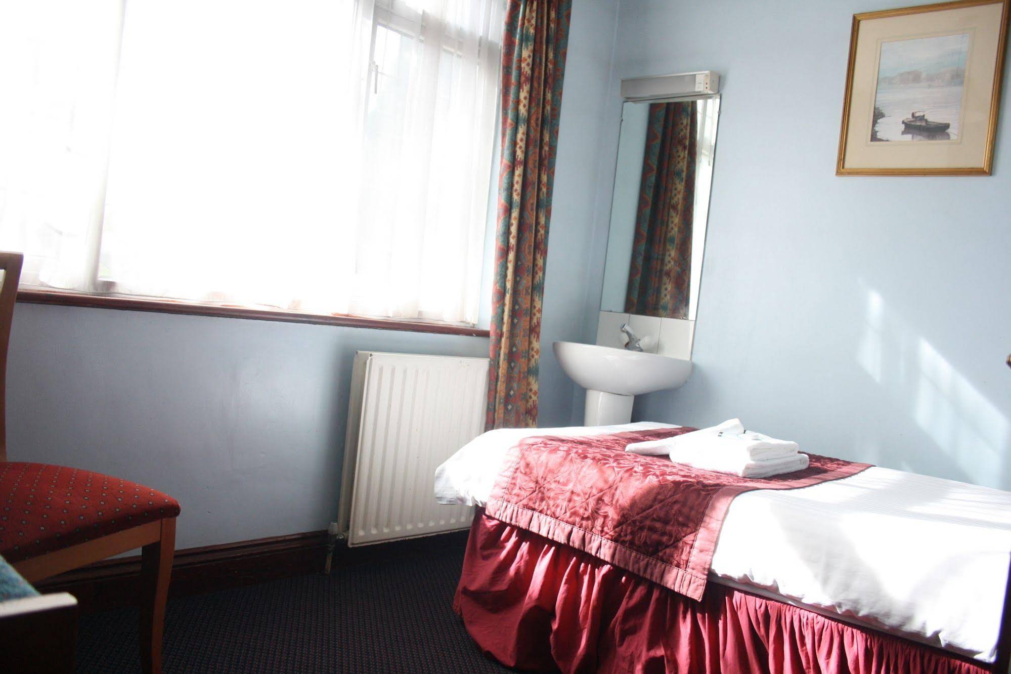Kings Paget Hotel